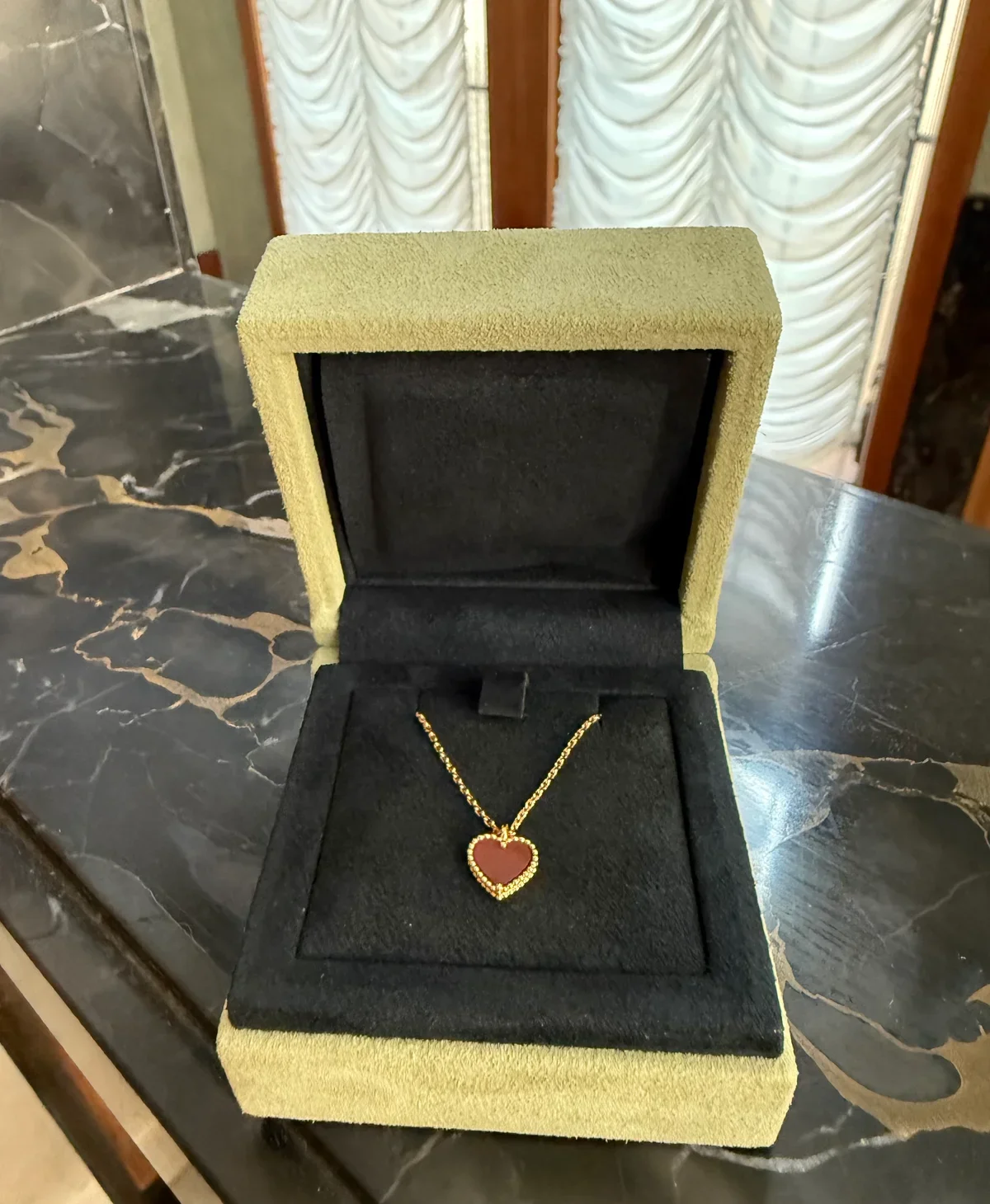 ヴァン クリーフ&アーペルの スウィート ハート ペンダント