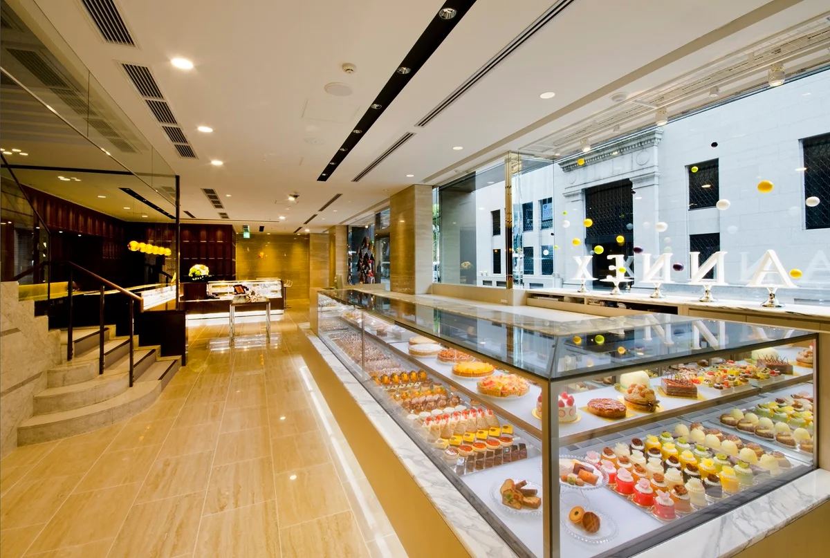 和光アネックス  1階 ケーキ&チョコレートショップ内、ショーケース