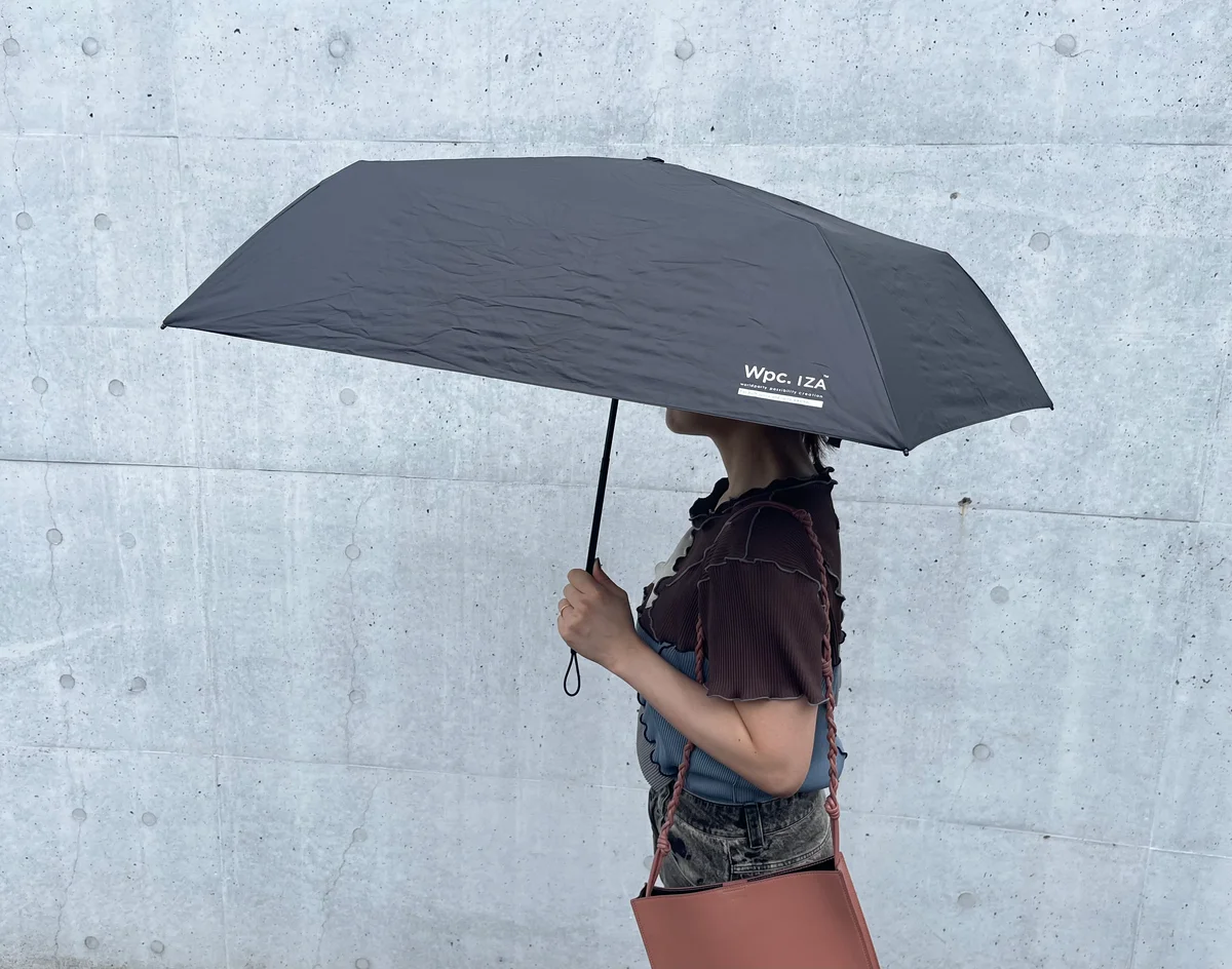 晴雨兼用傘　日傘　Wpc.IZA　LIGHT＆SLIM ￥4,620　開いた状態の写真