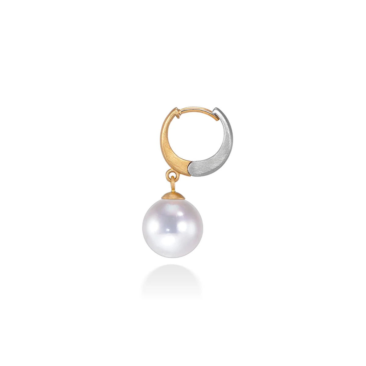 「オーヴ クラシック」フープピアス〈K18YG、あこや真珠〉¥319,000