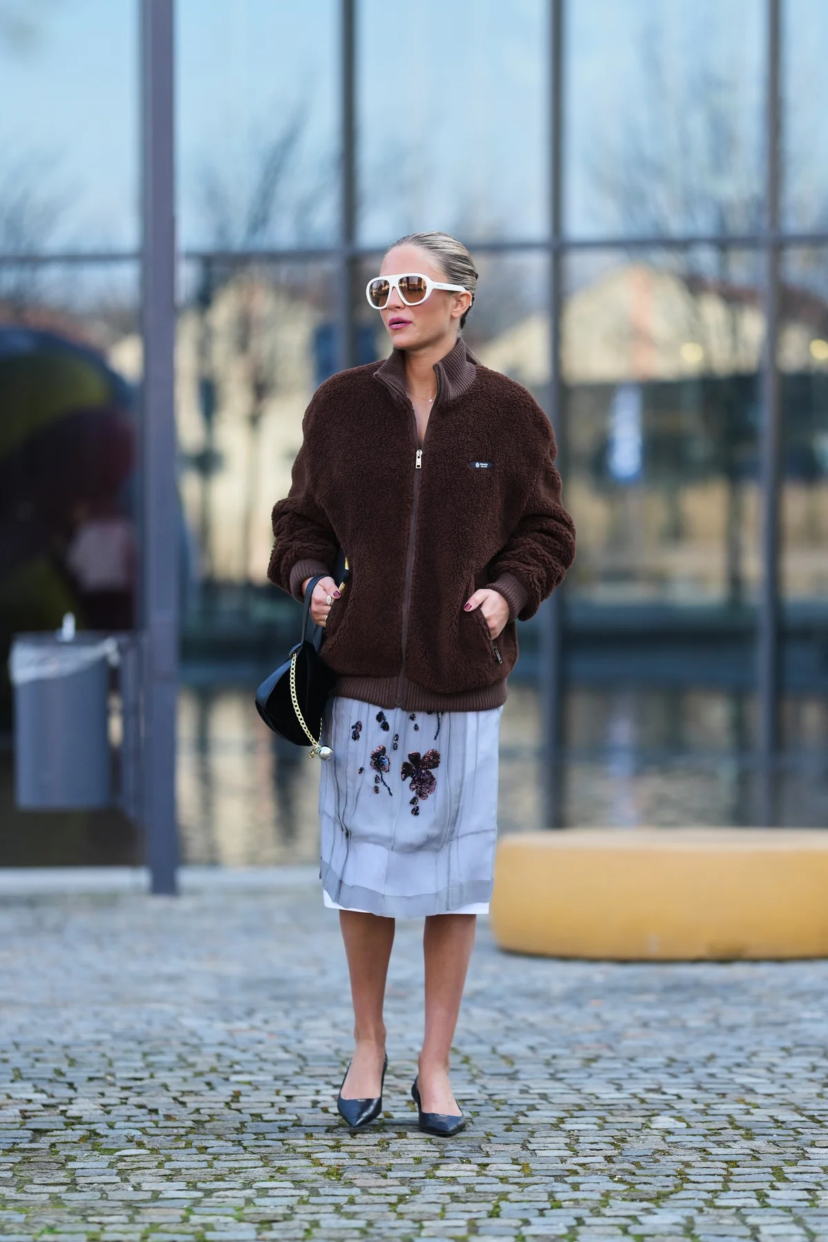 膝丈スカートを取り入れたコーディネート術