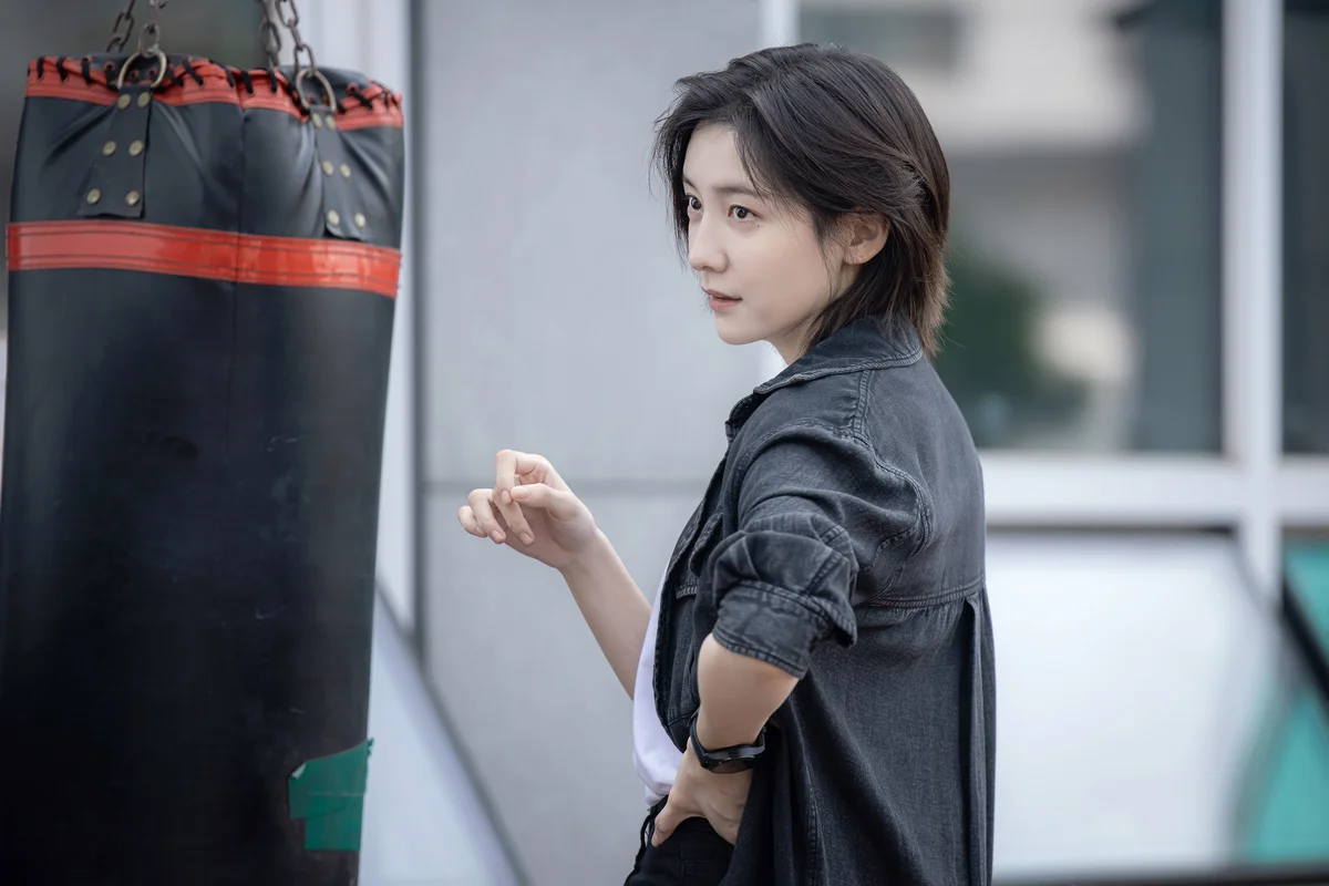 最新韓国ドラマ　パク・ジヒョン『財閥 x 刑事』 ディズニープラス スターで独占配信中