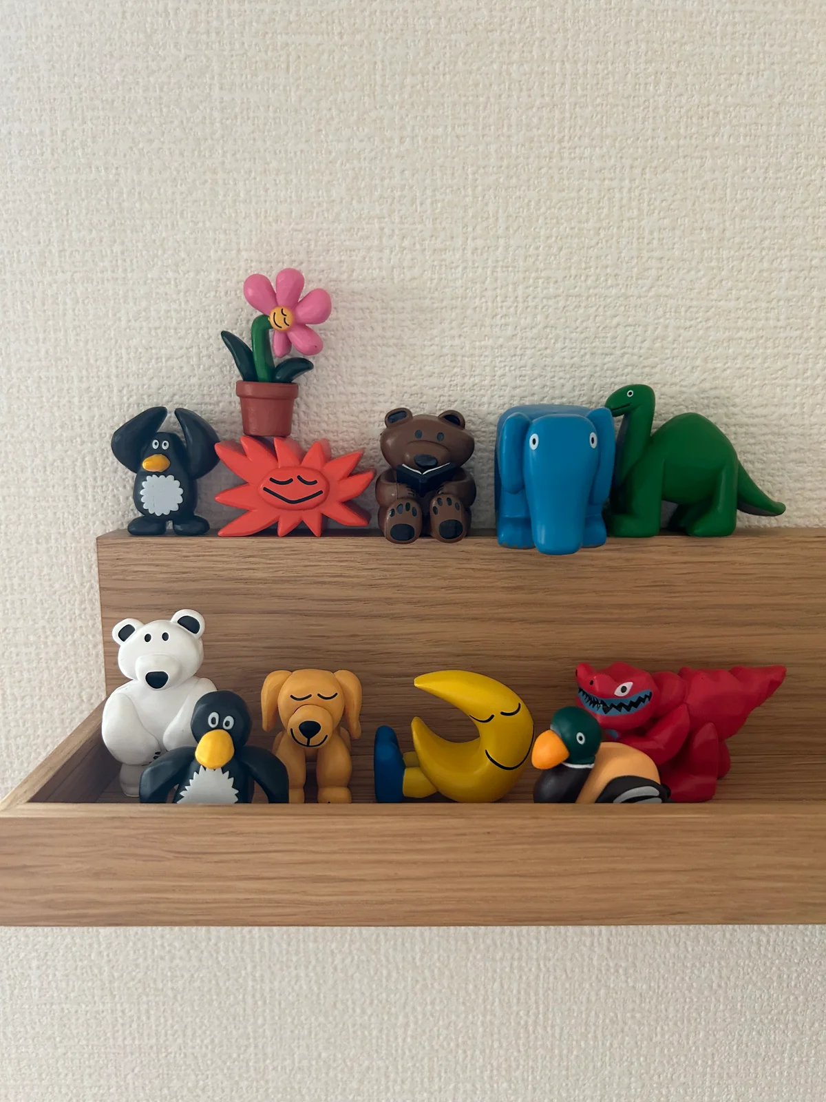 無印良品　壁に付けられる家具トレー　オーク材突板　2,990円　DAISUKE KONDO　カプセルトイ　art collection mascot figure