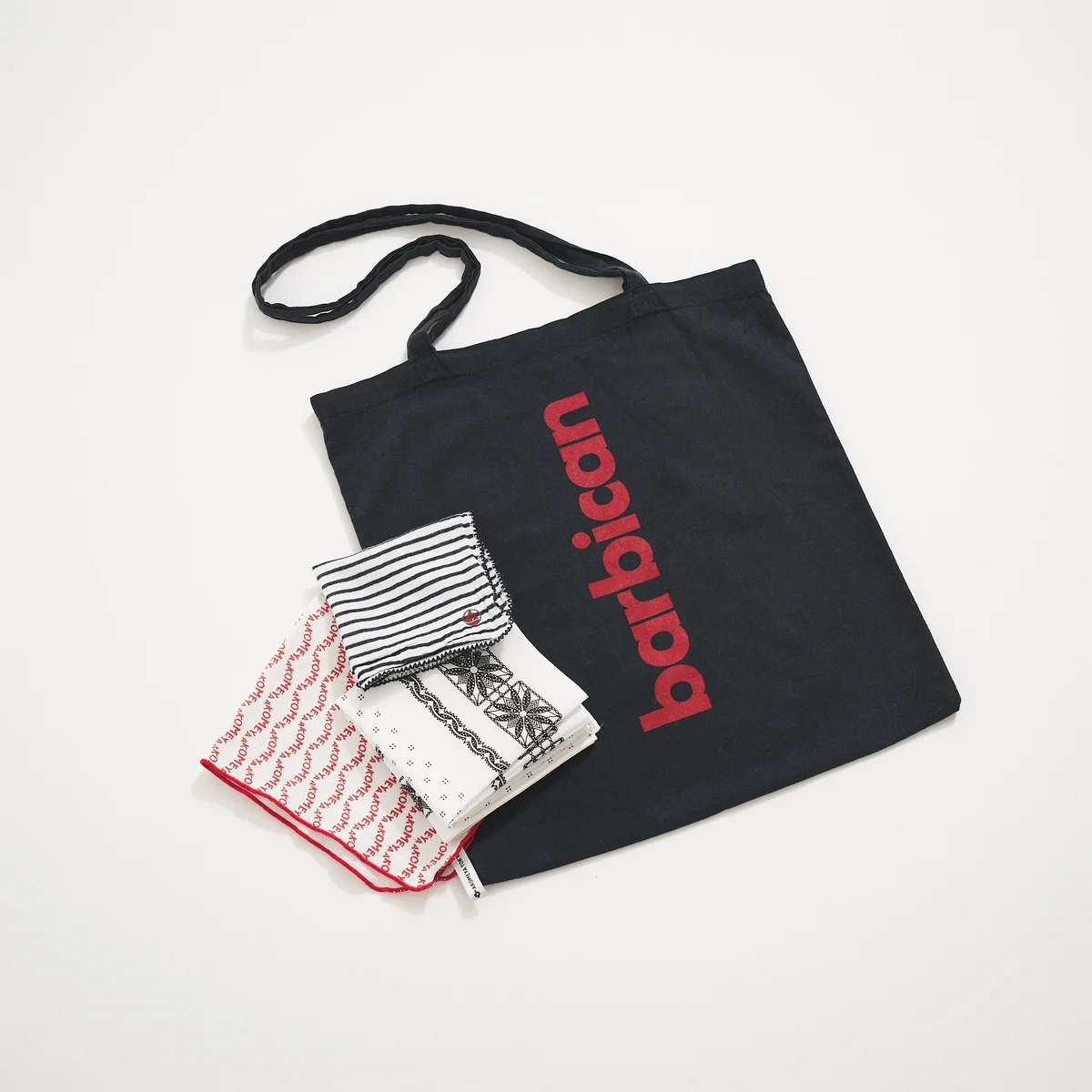 バービカンのトートバッグとバンダナ