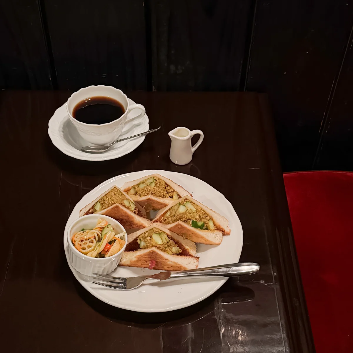 トロワバグ　サバと野菜のカレーパン　ブレンドコーヒー