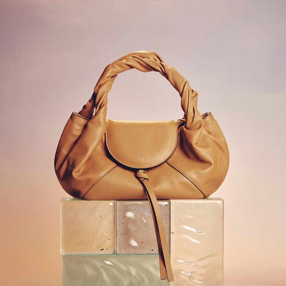 FENDI（フェンディ）　バッグ「フェンディ スパイ」