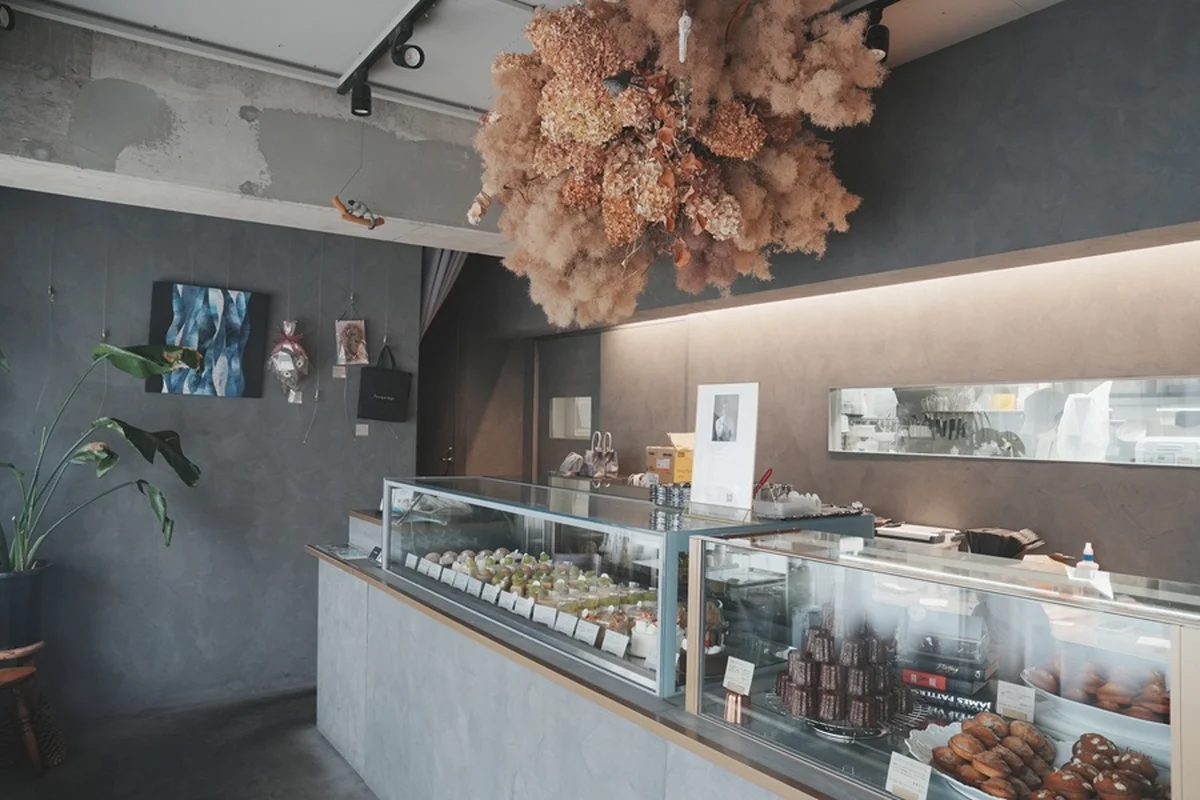 フキアージュのアーティスティックな店内