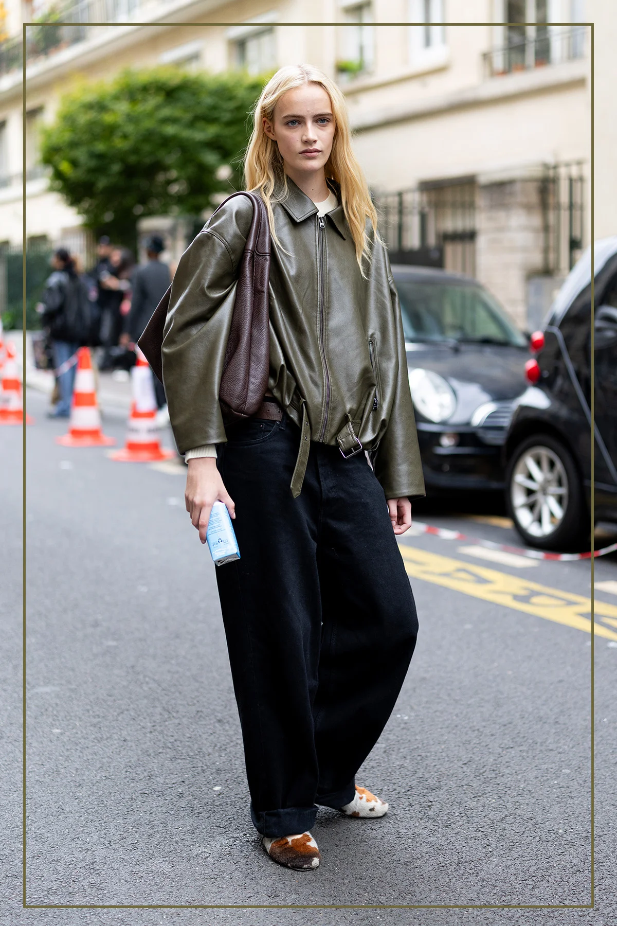 パープルのトップスを着用したスナップ