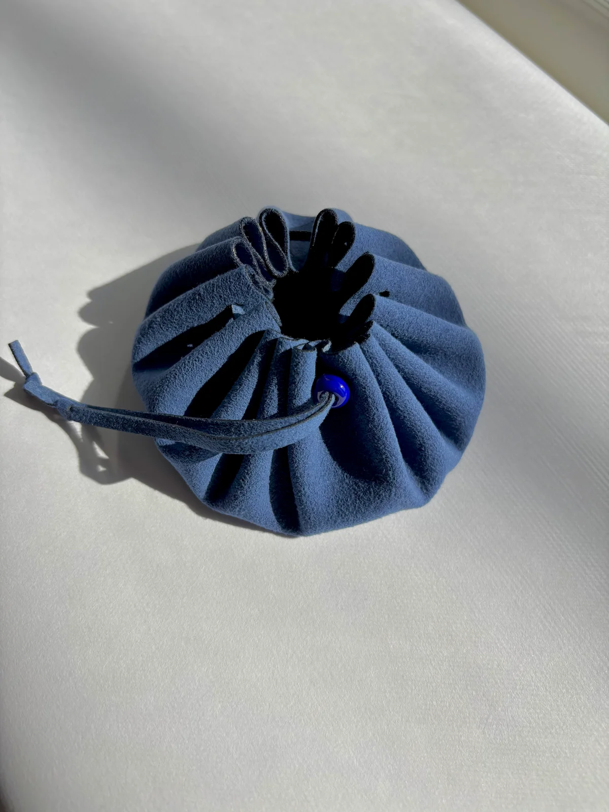 LULI LAMPWORK(ルリ ランプワーク)のネックレスにはユニークなフォルムのケースが付属