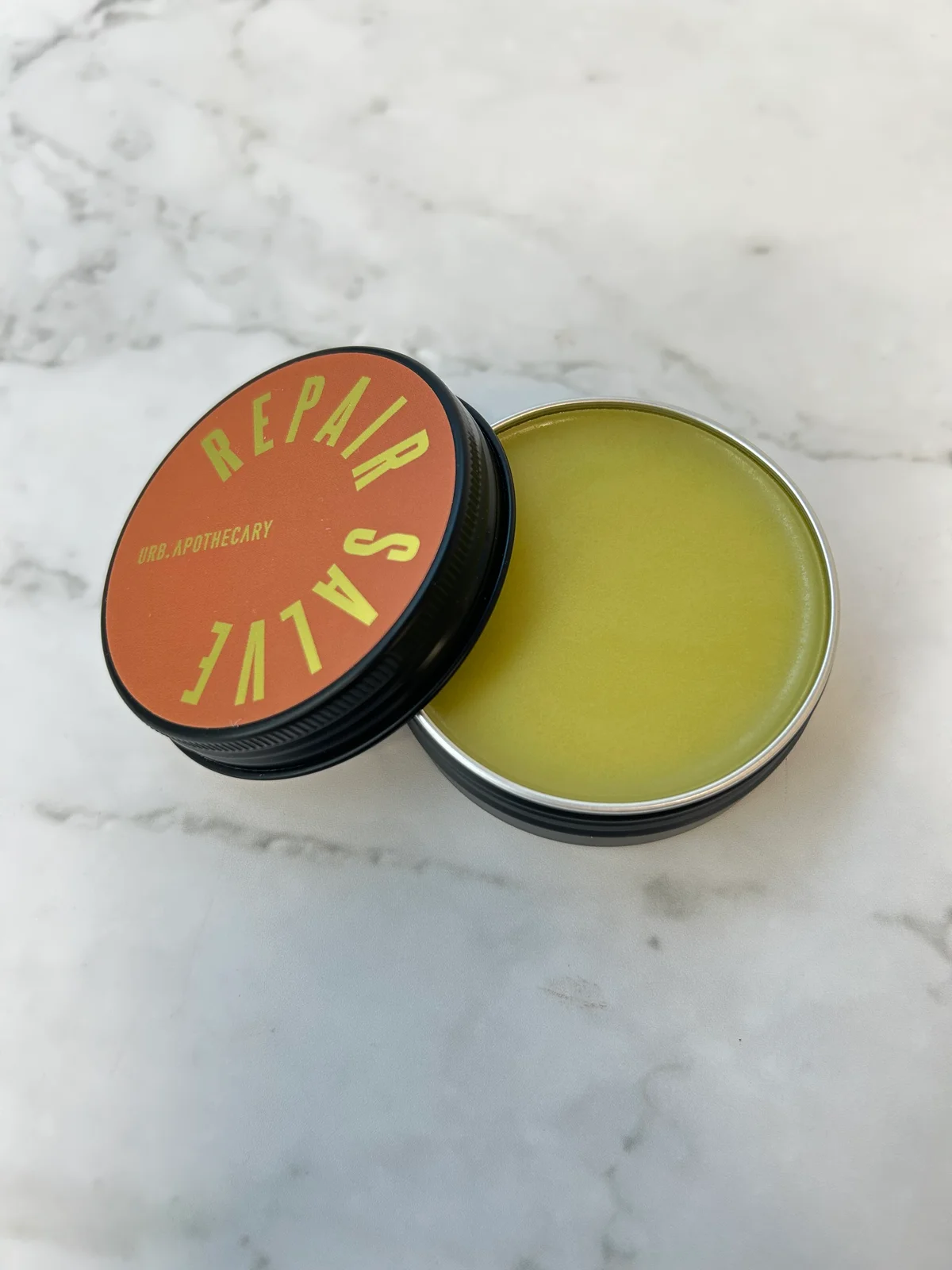 アーブアポせカリーのマルチバームの成分紹介