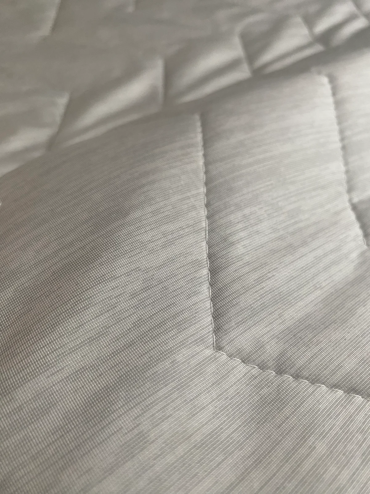 ニトリ 両面使える 敷きパッド シングル(Nクール極冷 グレー) 生地に寄った写真