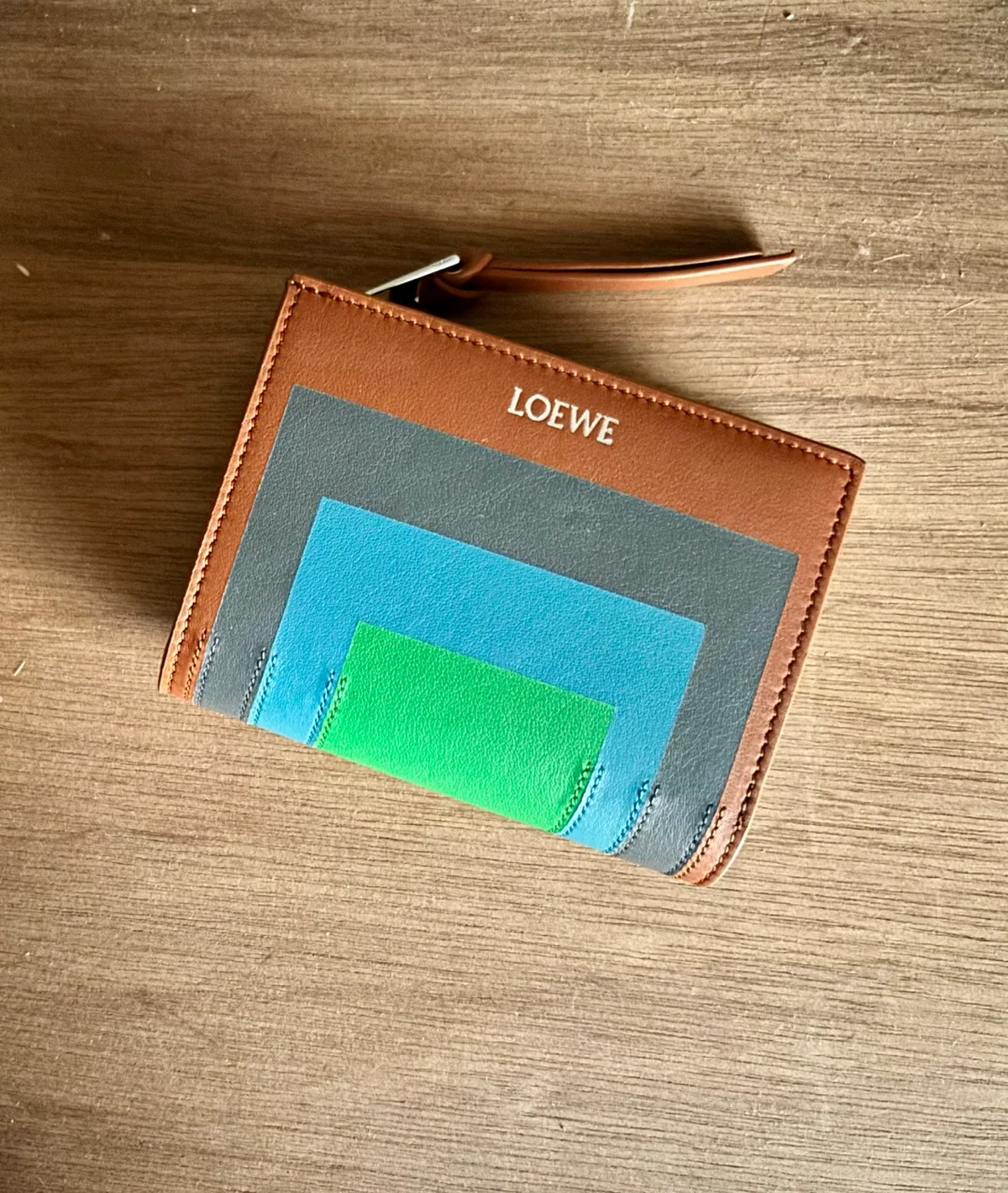 ロエベ　コンパクト ウォレット