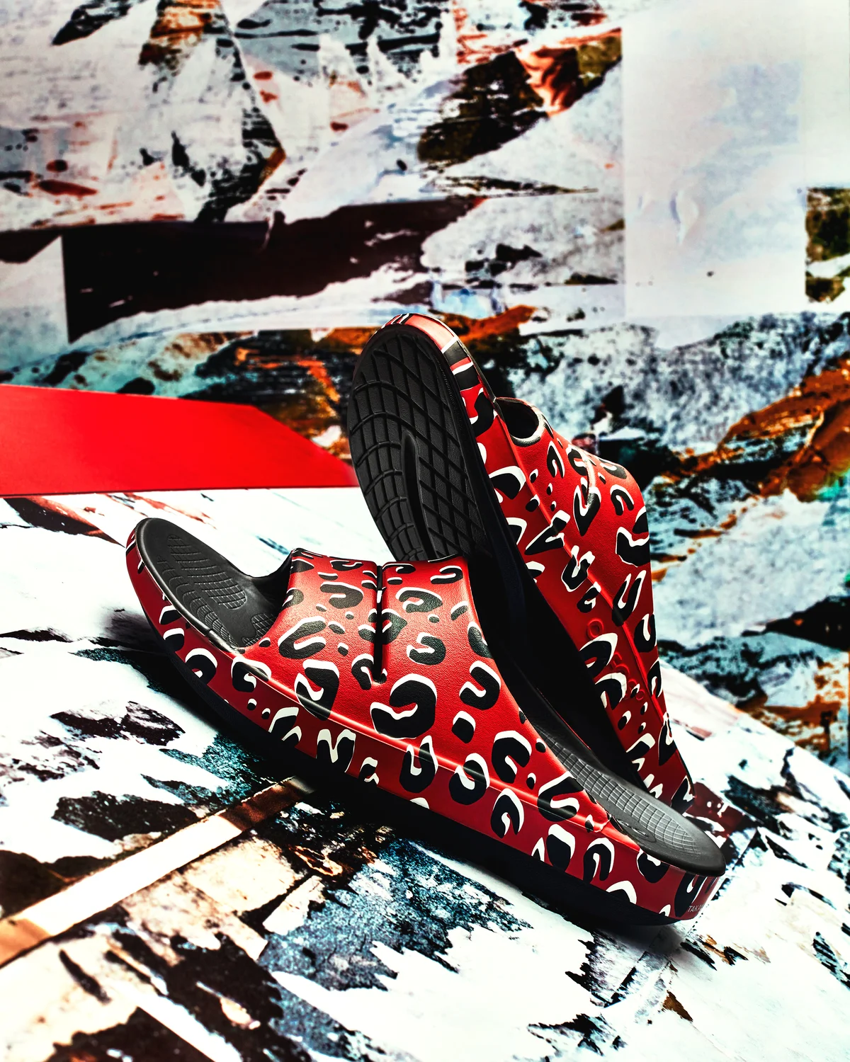TAKAHIROMIYASHITATheSoloist.　OOFOS　ウーフォス　slider.　レオパード　leopard　 RED