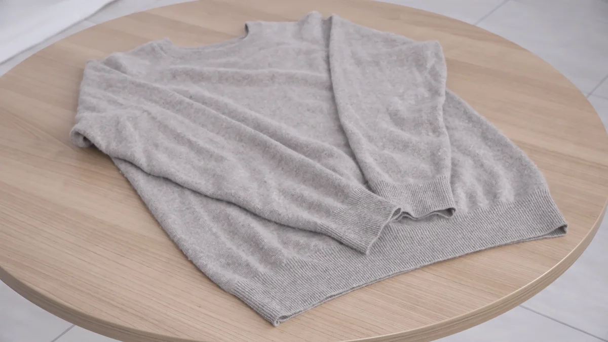 エディターKINUGASAのベストバイは、SPURSHOPで販売しているARROW57.（アロー57.）の究極カシミヤニットと究極カットソー