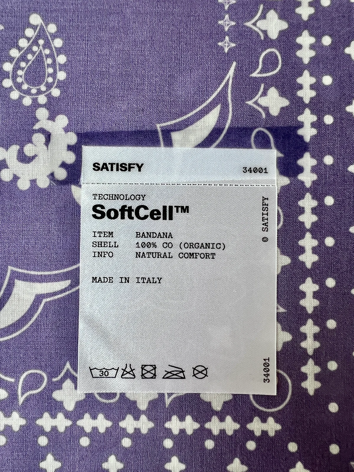 SATISFYのSoftCell™ Bandanaについているタグ