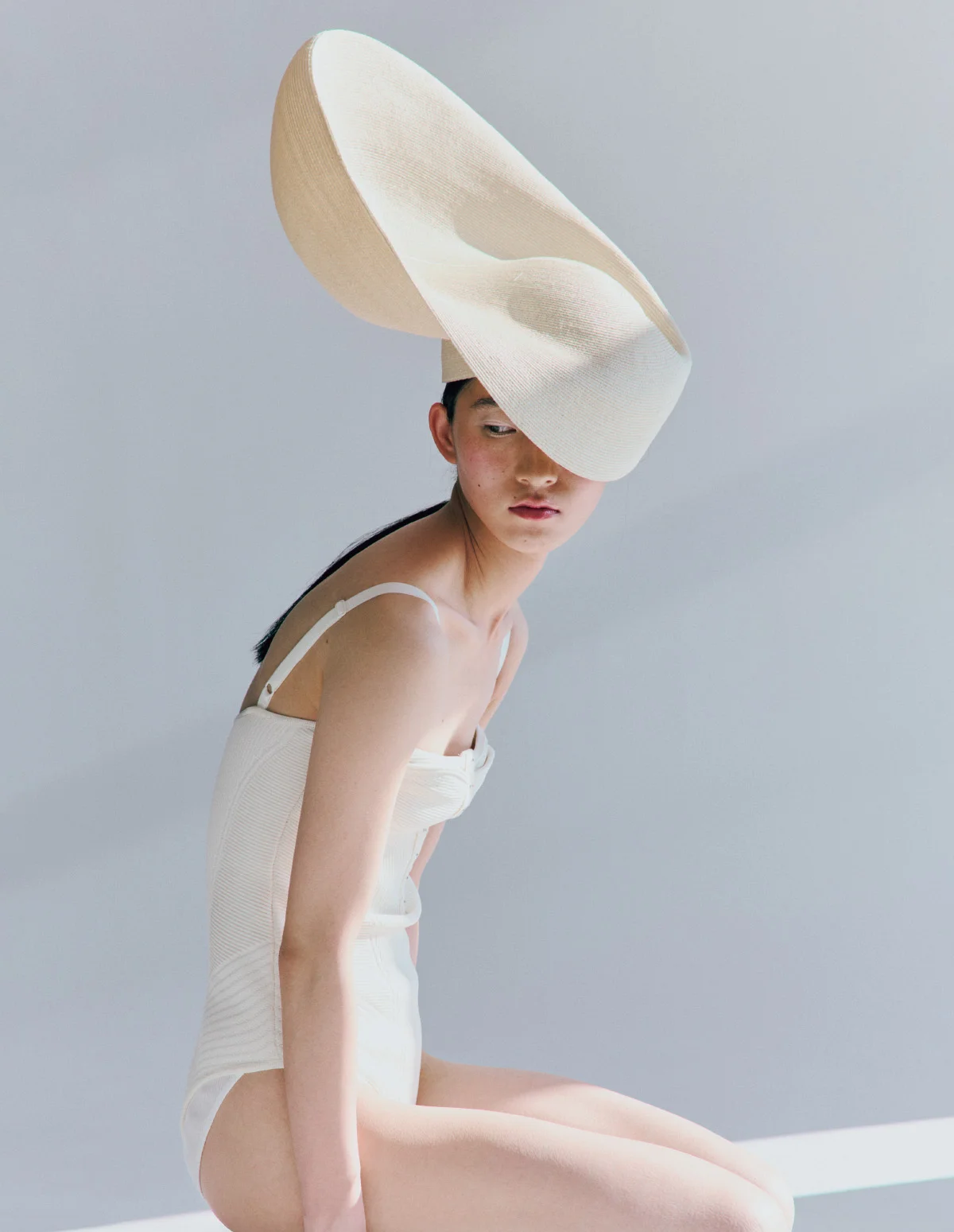 サキ エ ショウの帽子、マックスアンドコーのボディスーツ