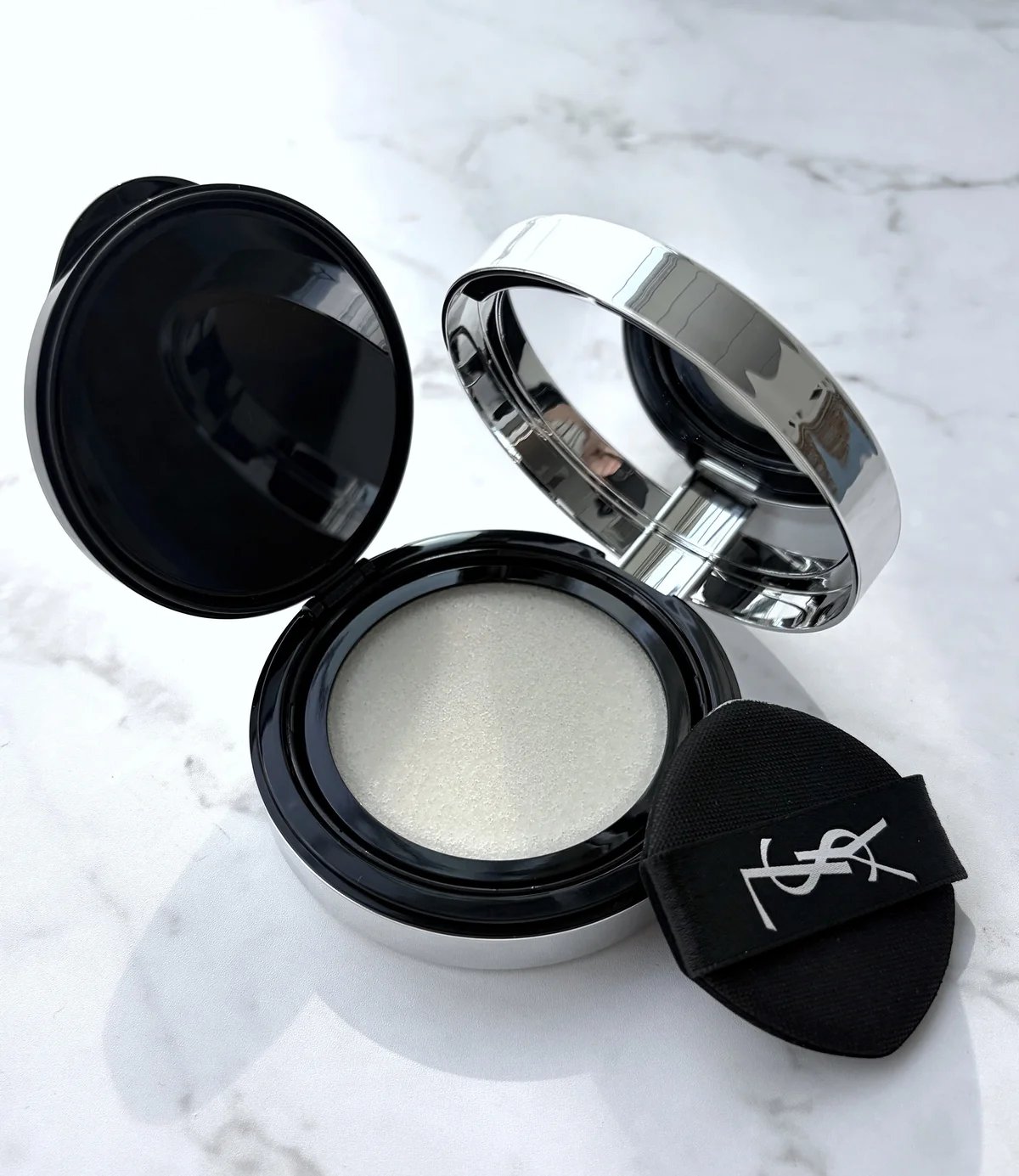 YSLオールアワーズブラークッションの中身は見たことがない白のクッション