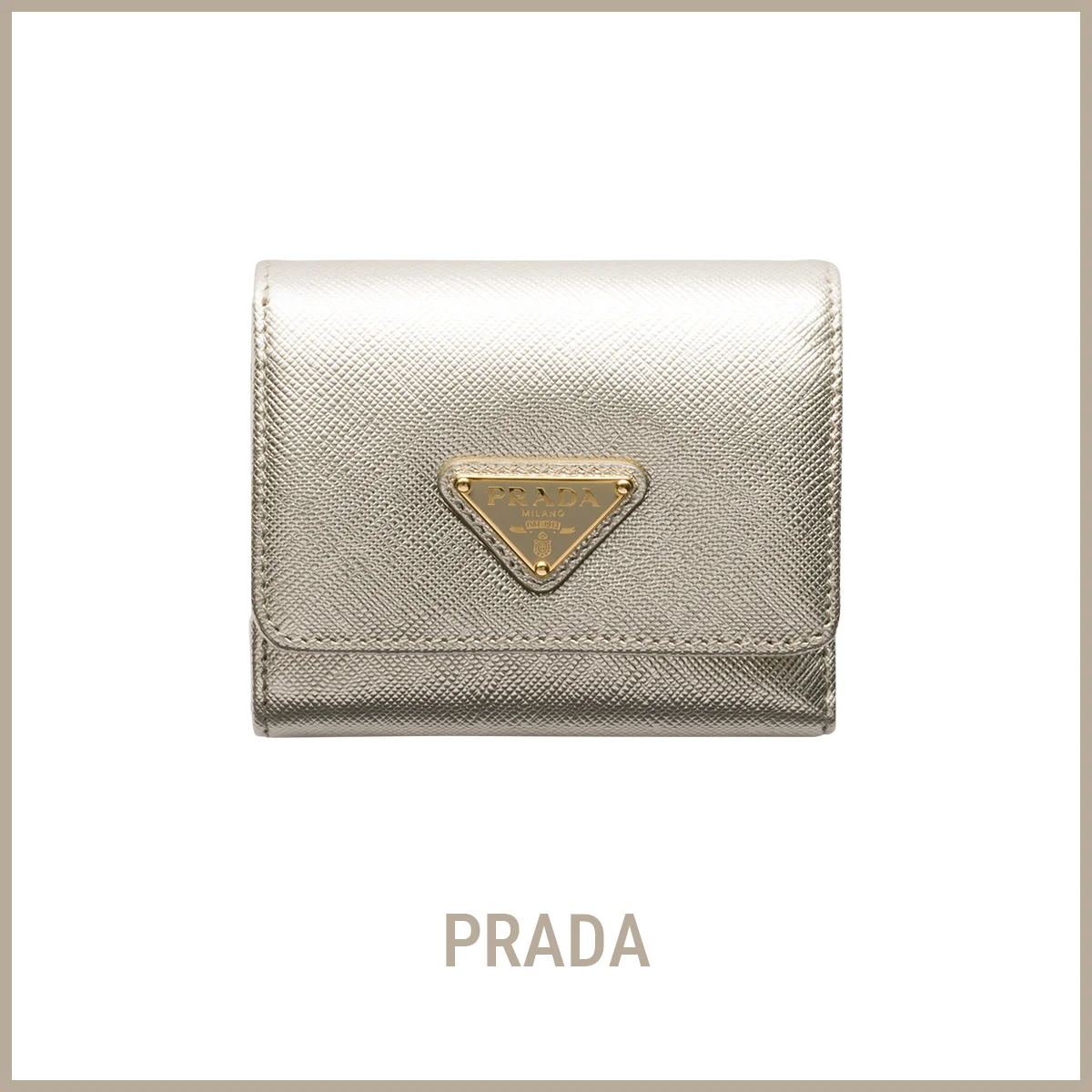 財布　プラダ　三つ折り財布　「サフィアーノトライアングル」　〈H8.5×W10cm〉￥104,500