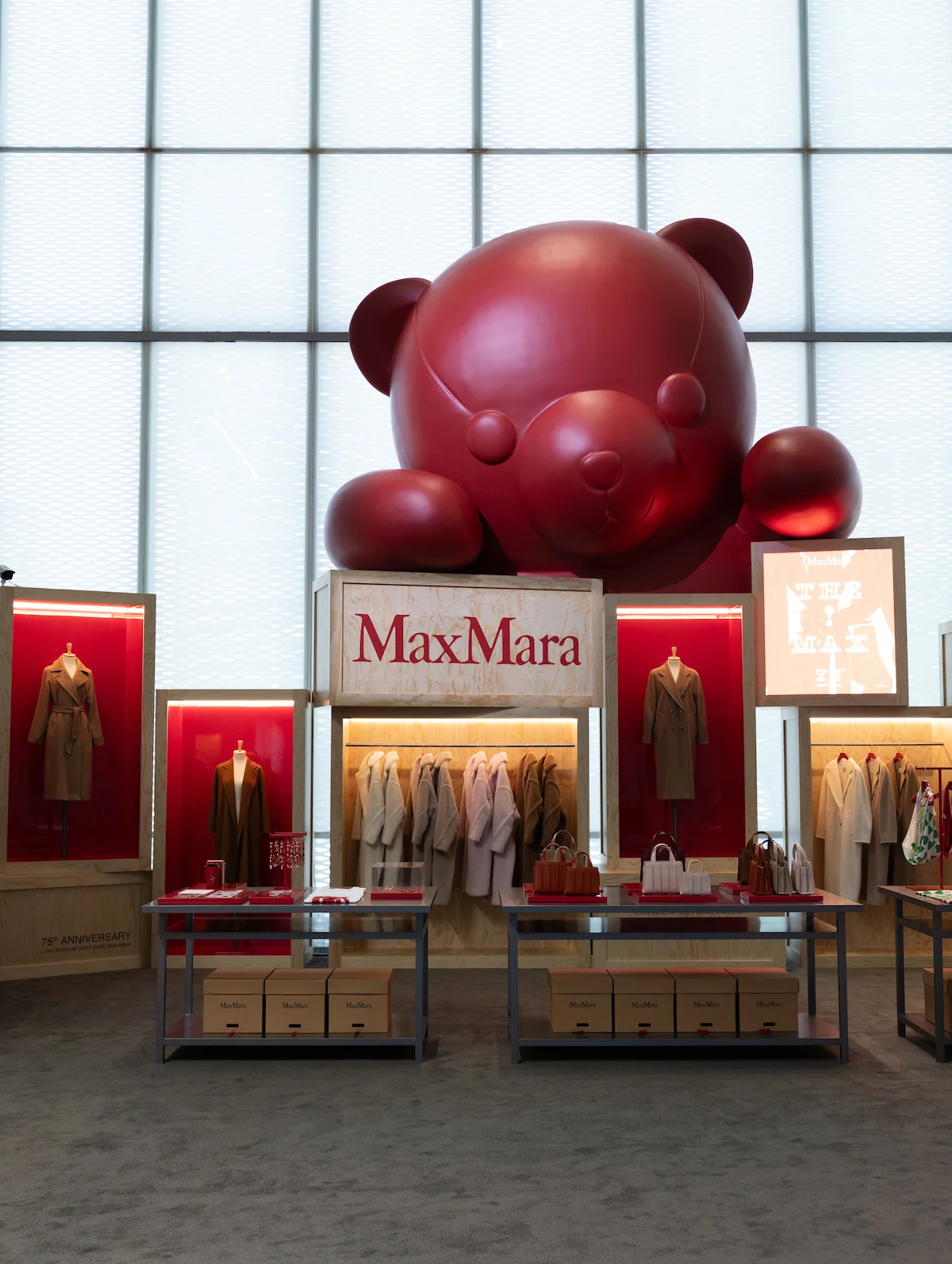 上海龍美術館で開催されたエキシビションTHE MAXの様子