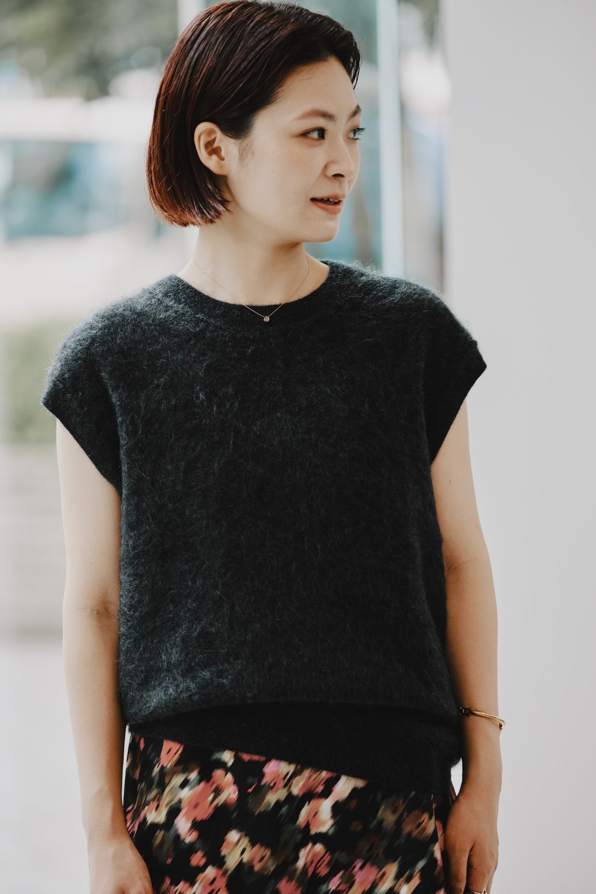 MUJI Laboファーカシミヤベストは一枚で着られる優秀デザイン。フレンチスリーブのようなシルエット