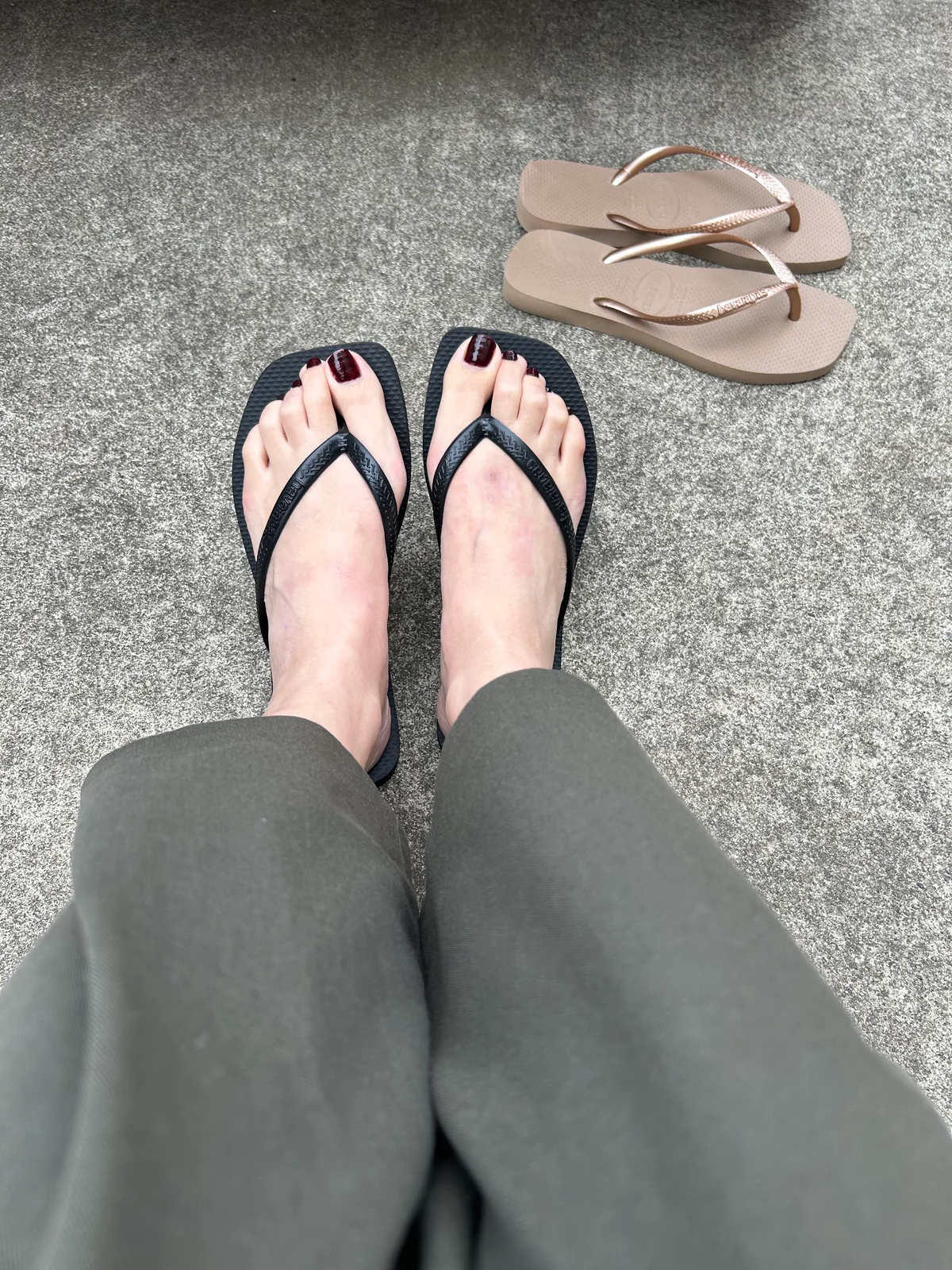 ZARAとハワイアナスのコラボレーションサンダル（ブラック）を履いてみた