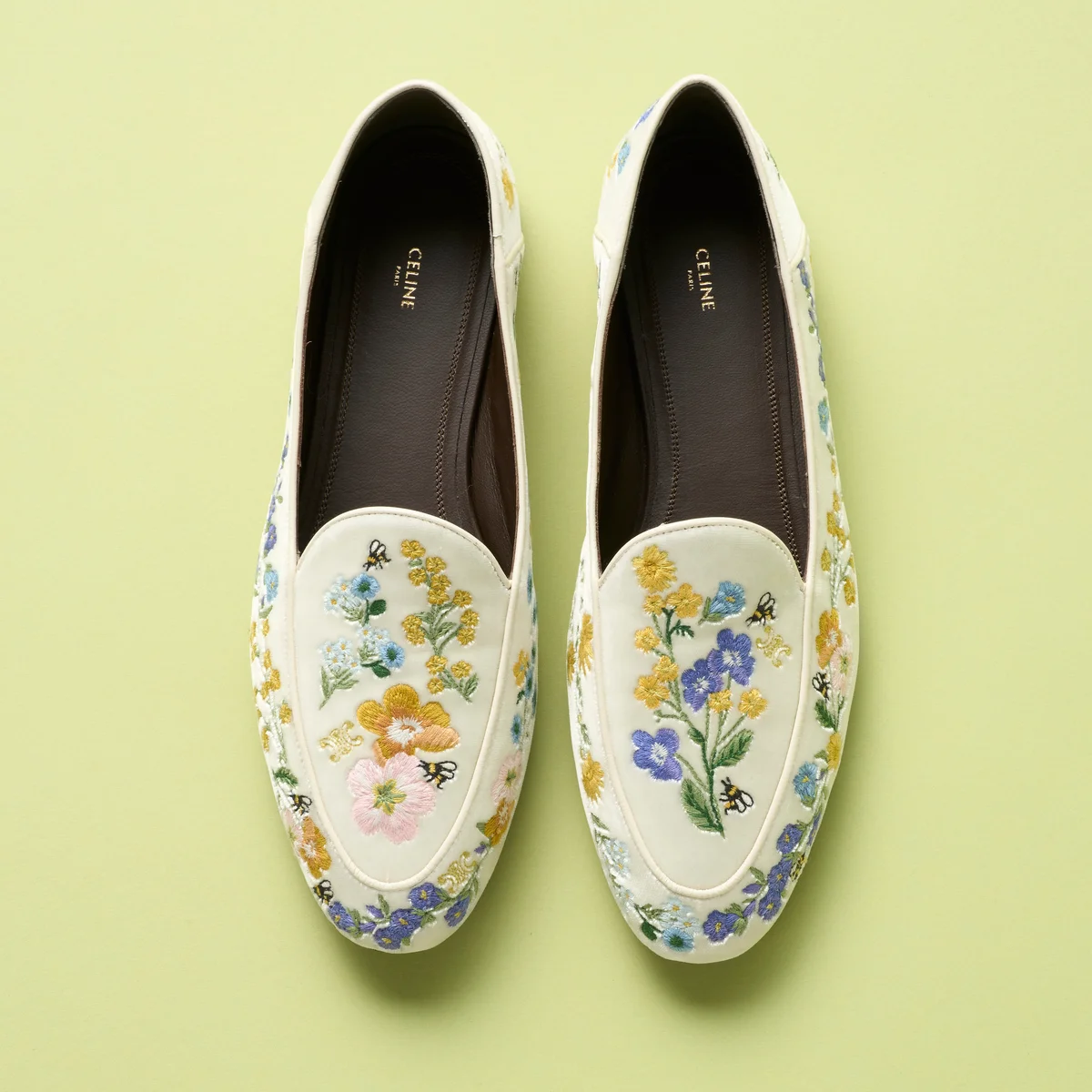 セリーヌの2026年春夏新作ローファー、「オーラ ローファー / フラワー刺しゅう入り ベルベット」