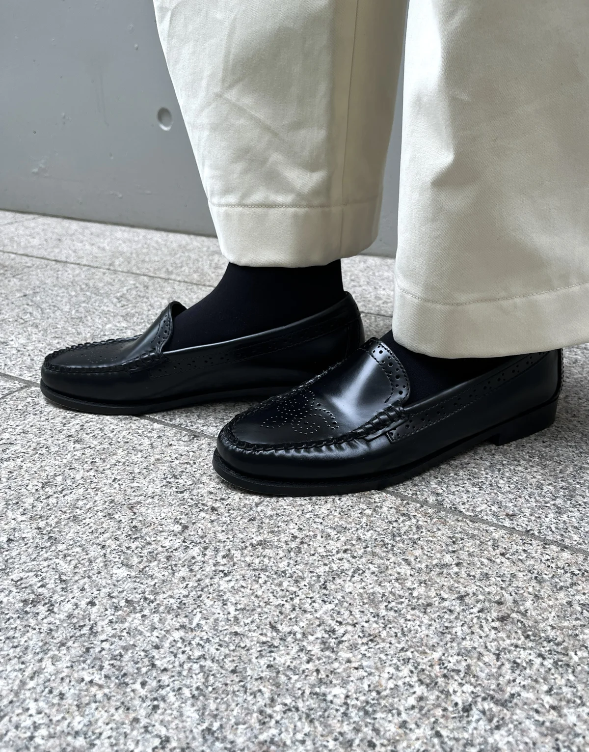 G.H.BASSのローファーのサイドのデザインと着用感