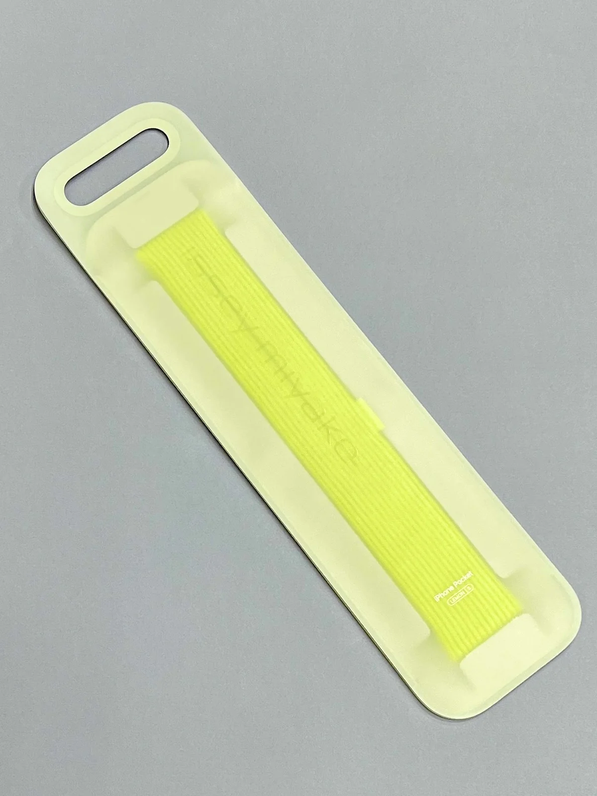 千歳飴をイメージしたパッケージ iPhone Pocket by ISSEY MIYAKE - ショート(レモン)¥25,800