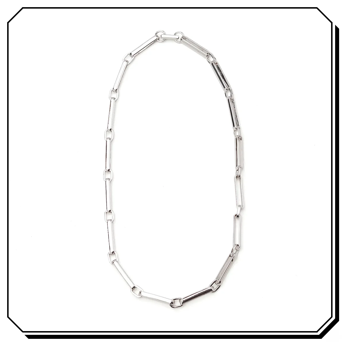 ネックレス￥30,800／ミラベラ(ローラ ロンバルディ)