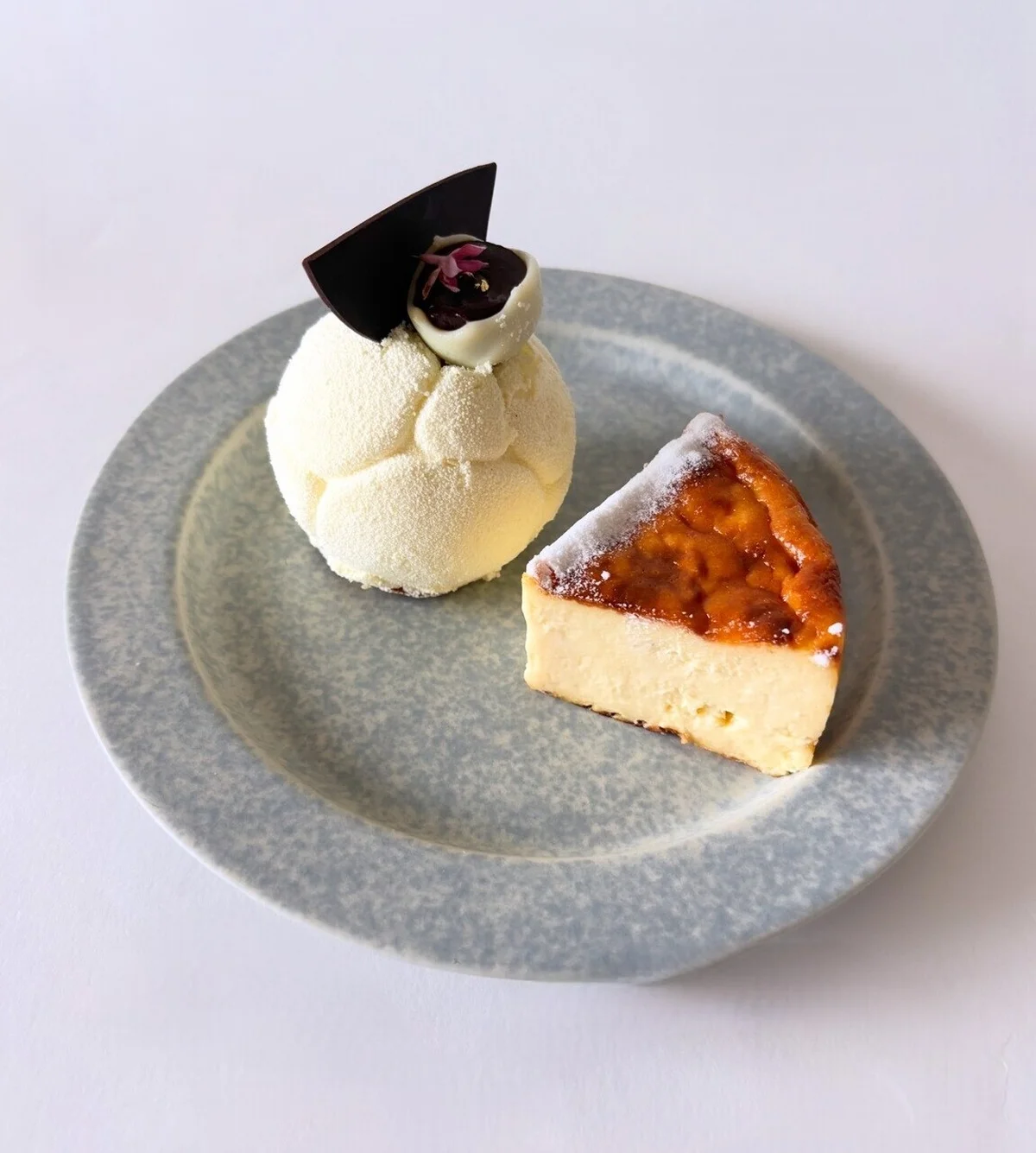 パティスリィ アサコイワヤナギ 高輪店限定のガトー。「Arôme（アローム）」、吉田牧場カマンベールチーズケーキ