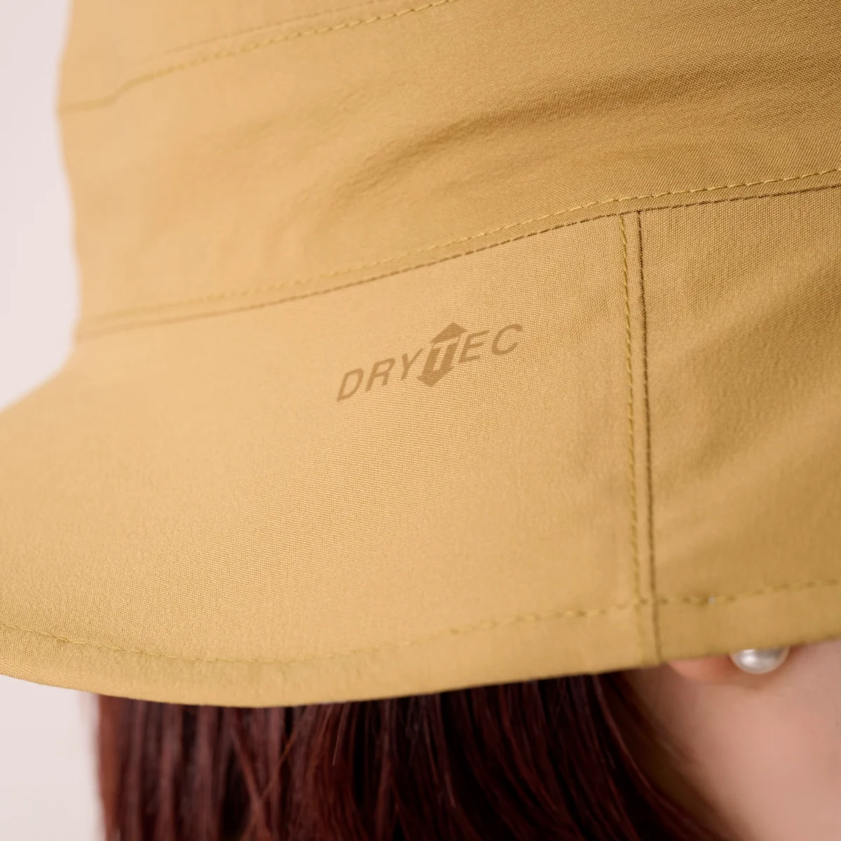 モンベルのメドー ハットの質感に寄ったカット