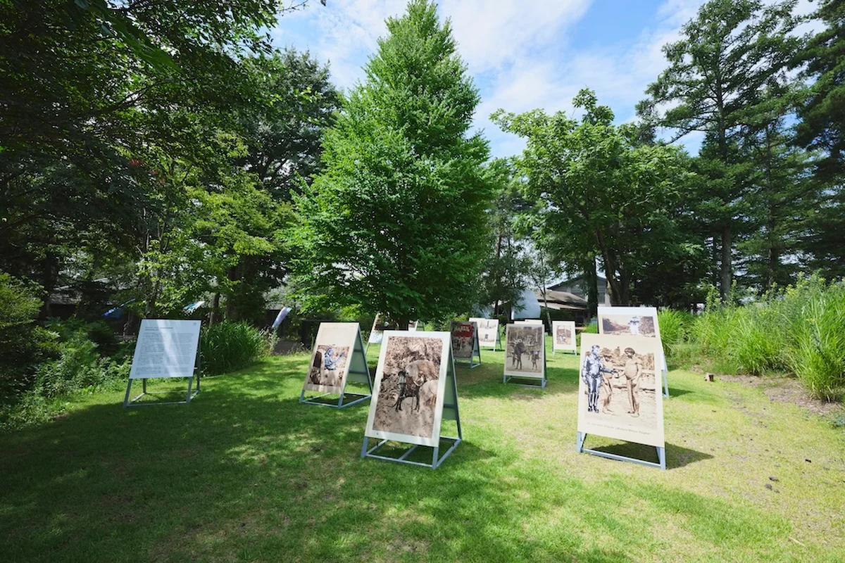 浅間山麓の自然の中で国内外22組・約30の画像_2