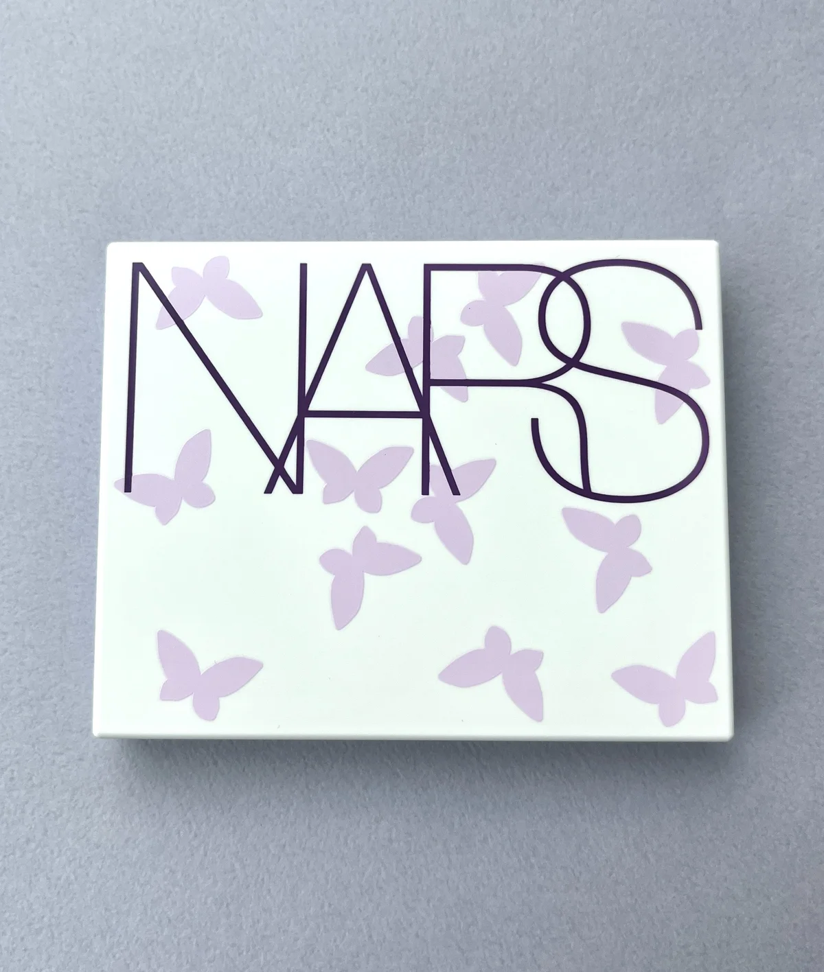 NARS クワッドアイシャドー 蝶のデザインの限定パッケージ