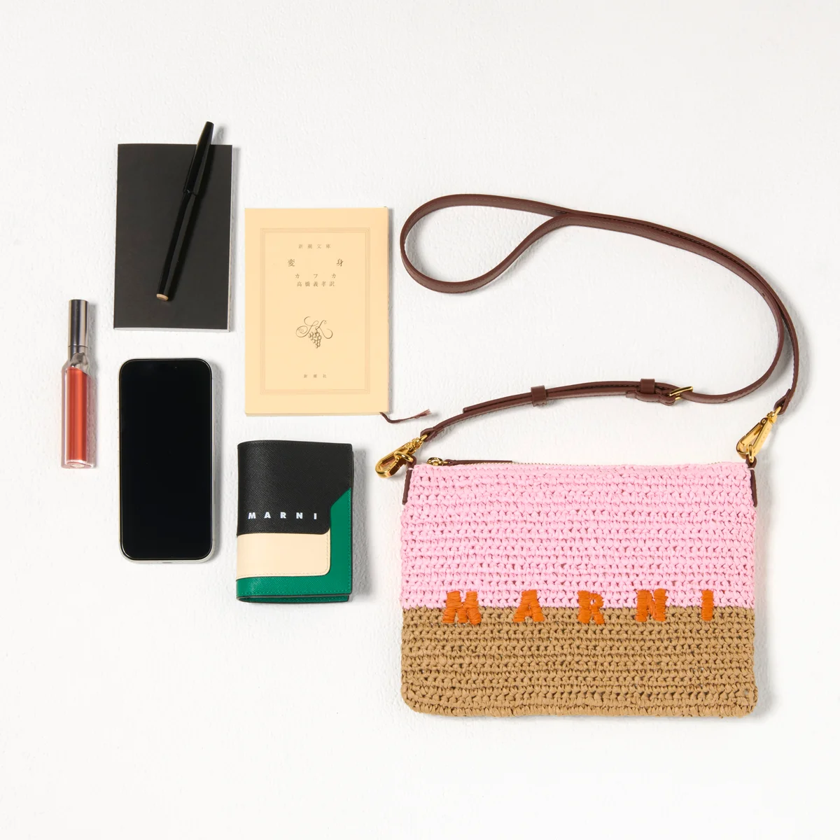 マルニ Seaside ポーチの中身