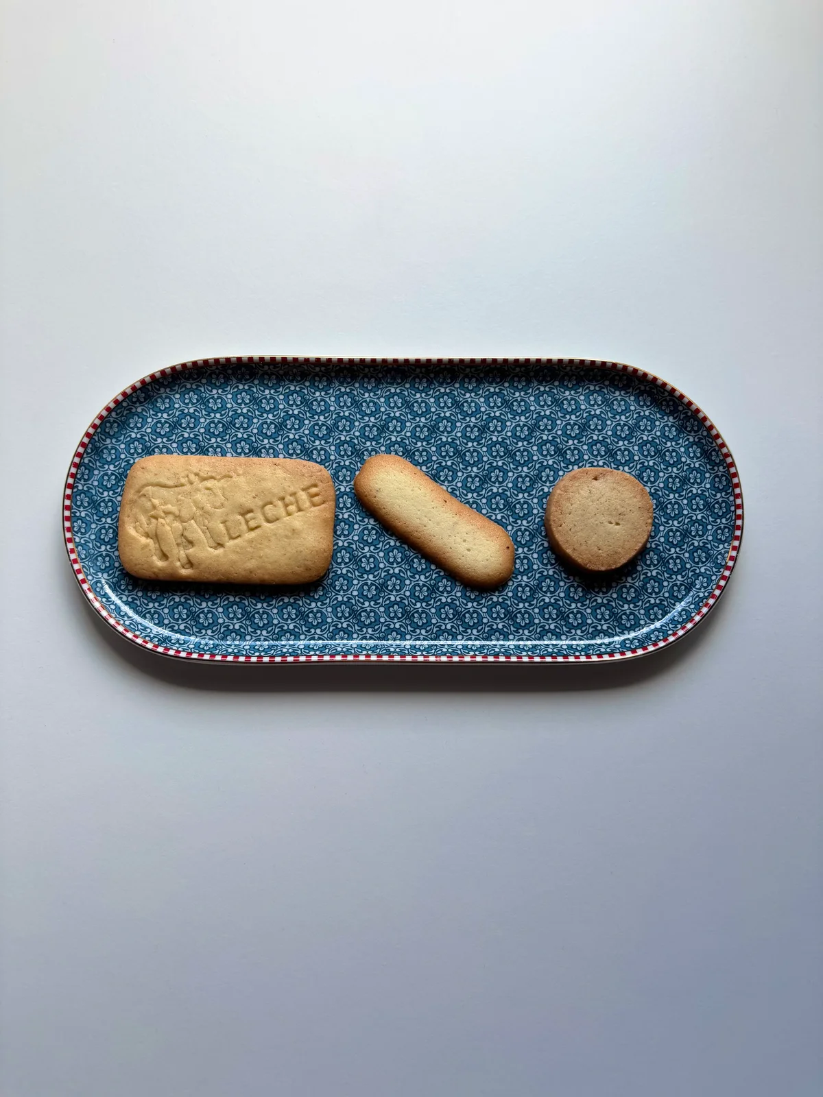 新潟限定　スイーツ　土産　クッキー缶　ヤスダヨーグルト