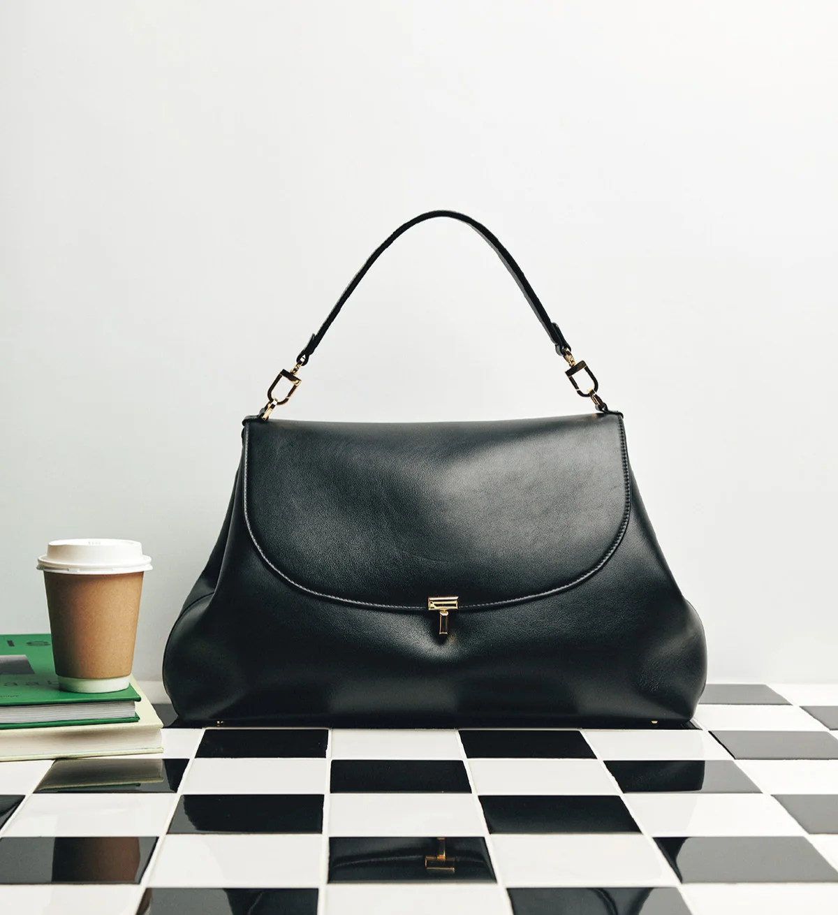 TOTEME（トーテム）　バッグ「Tロック」
