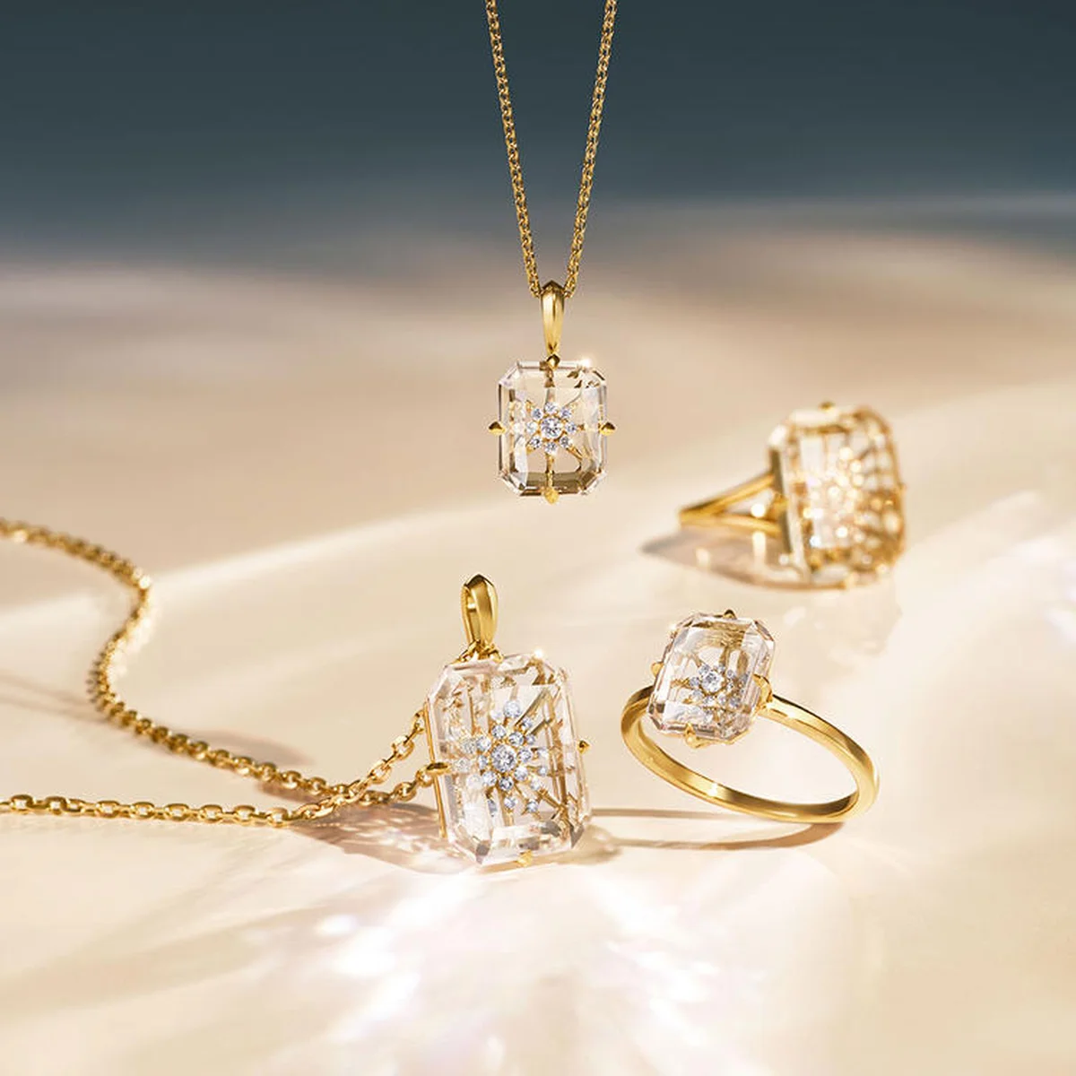 スタージュエリーの「リフレクト オン ライト」ネックレスとリング