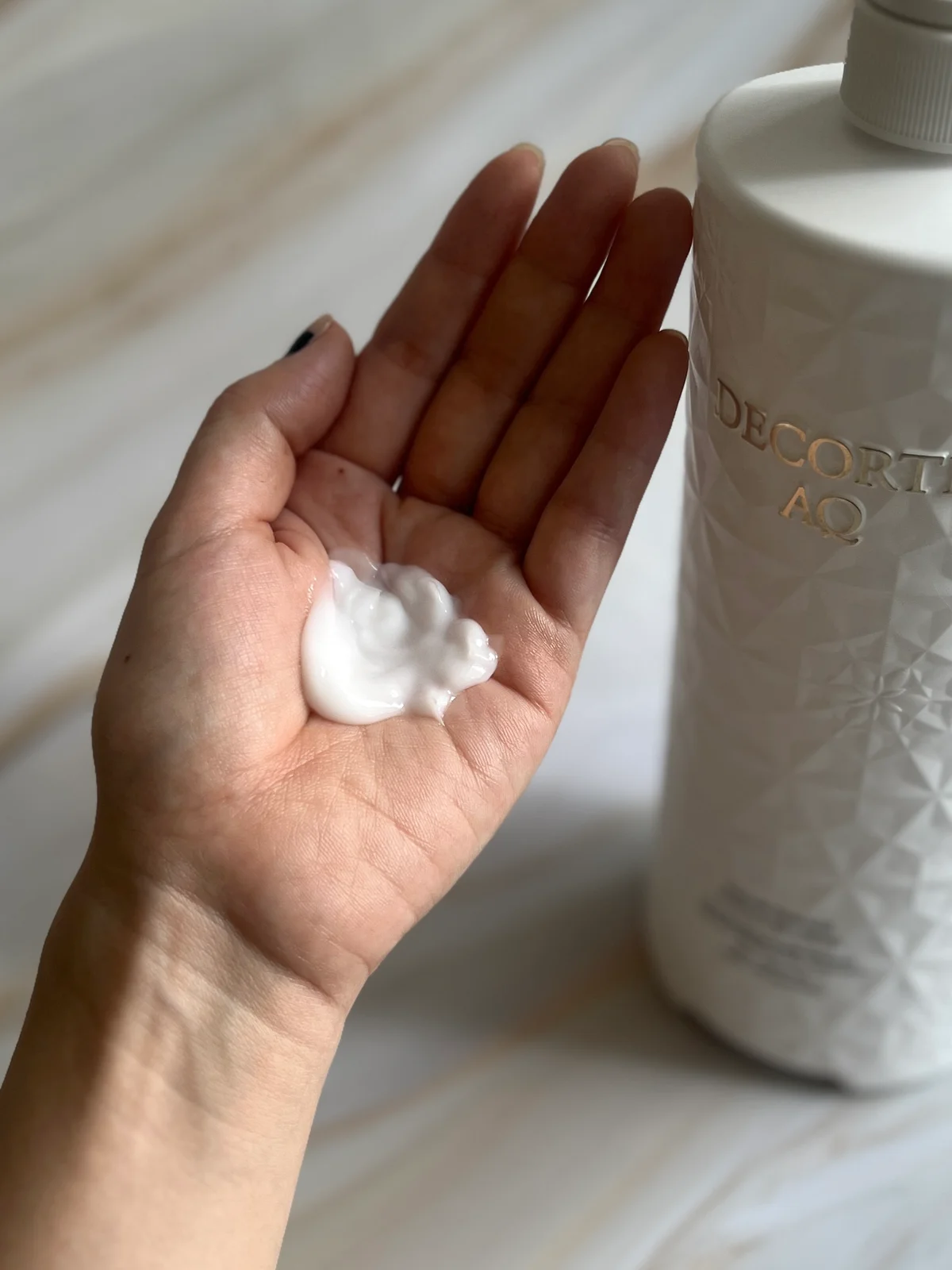 AQ リペア エッセンスシャンプーのテクスチャー画像