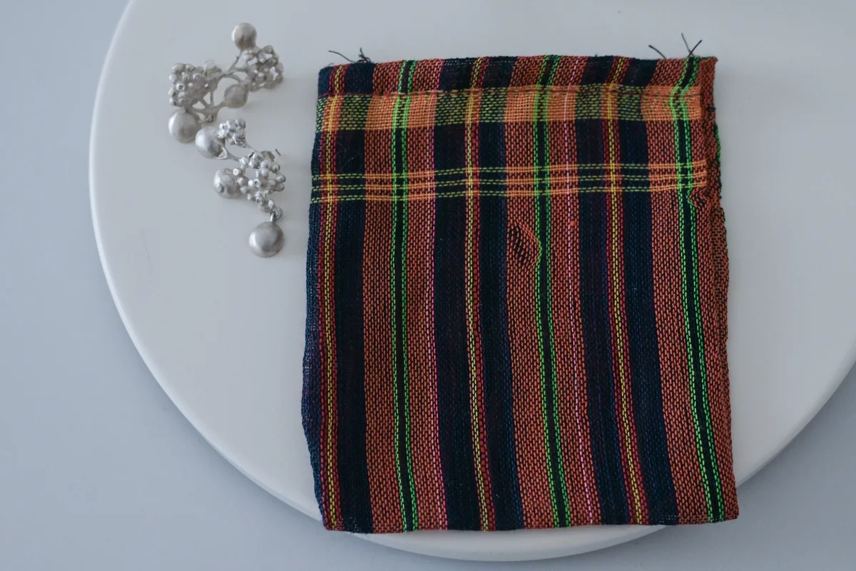 Zoé Mohmのシルバーピアス「PEBBLE CHARMED ACHILLÉE STUDS」 