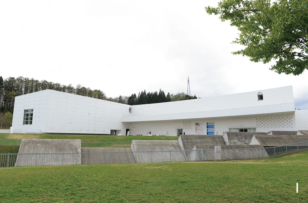 青森県立美術館