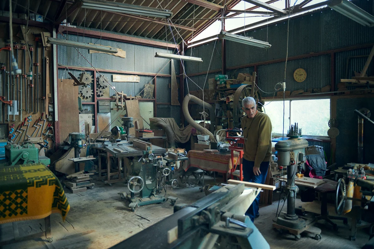 木製家具作家、ダニー・ネフセタイさんの工房の様子。