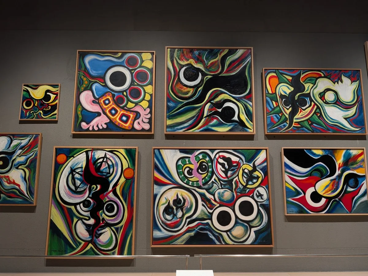 川崎市岡本太郎美術館 彼にとって目は重要な器官で、宇宙と繋がっていると考えていたようです。大量の「目」の作品