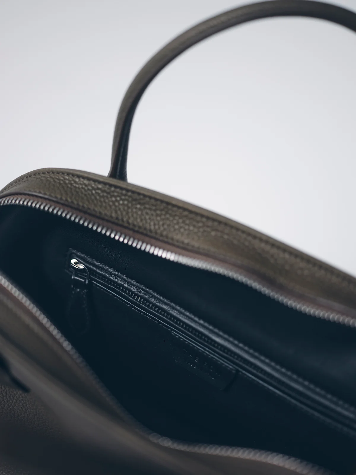 ザ・ロウ のAgnes 12のディテール