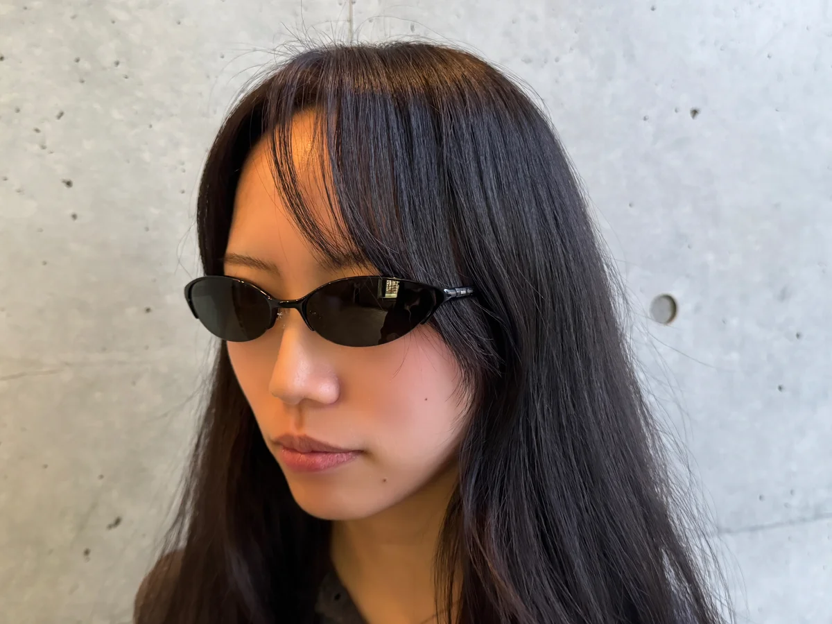 ジェントルモンスター Limes 01ブラック / ブラックを着用した画像