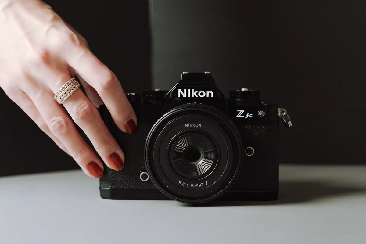 レトロなルックスも愛せる賢いミラーレスカメラ、Nikonの「Z fc」 vol