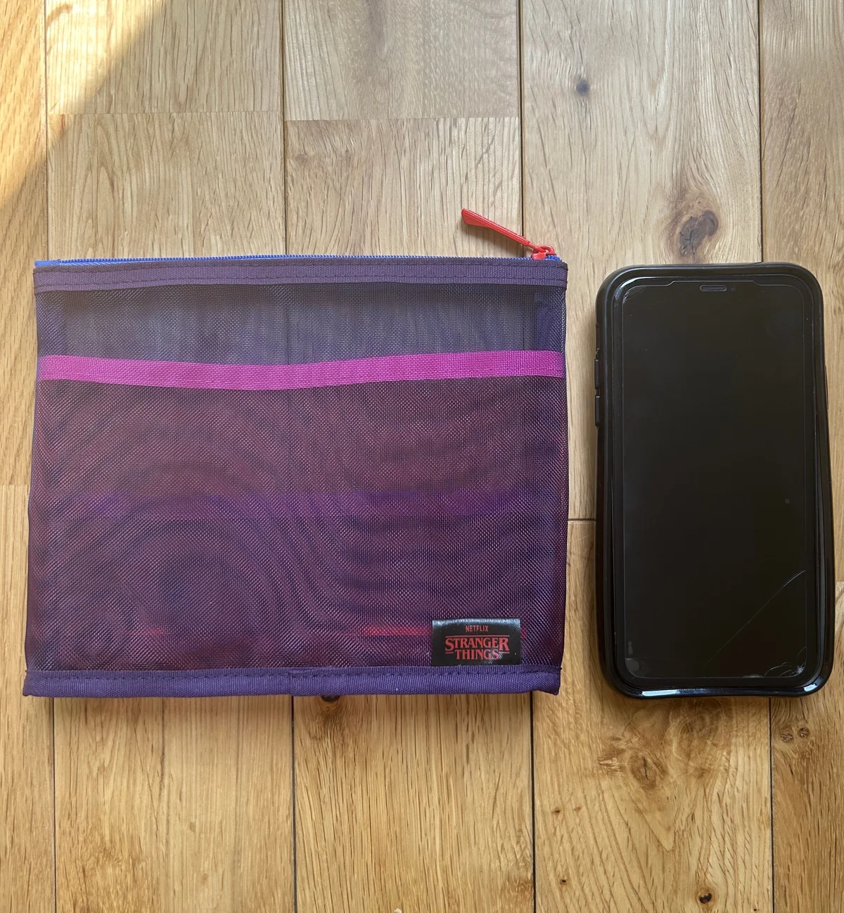 ファミリーマートのコンビニエンスウェアのメッシュポーチのサイズ感