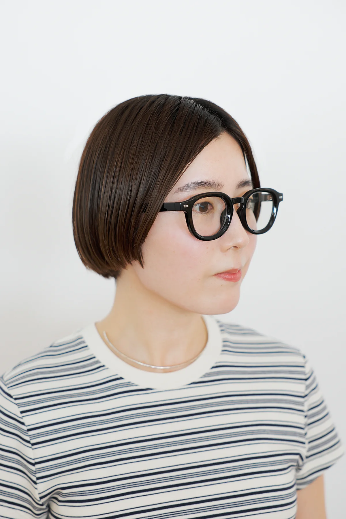 ユニクロのサングラス ウェリントンを着用したエディターのセルフコーディネート