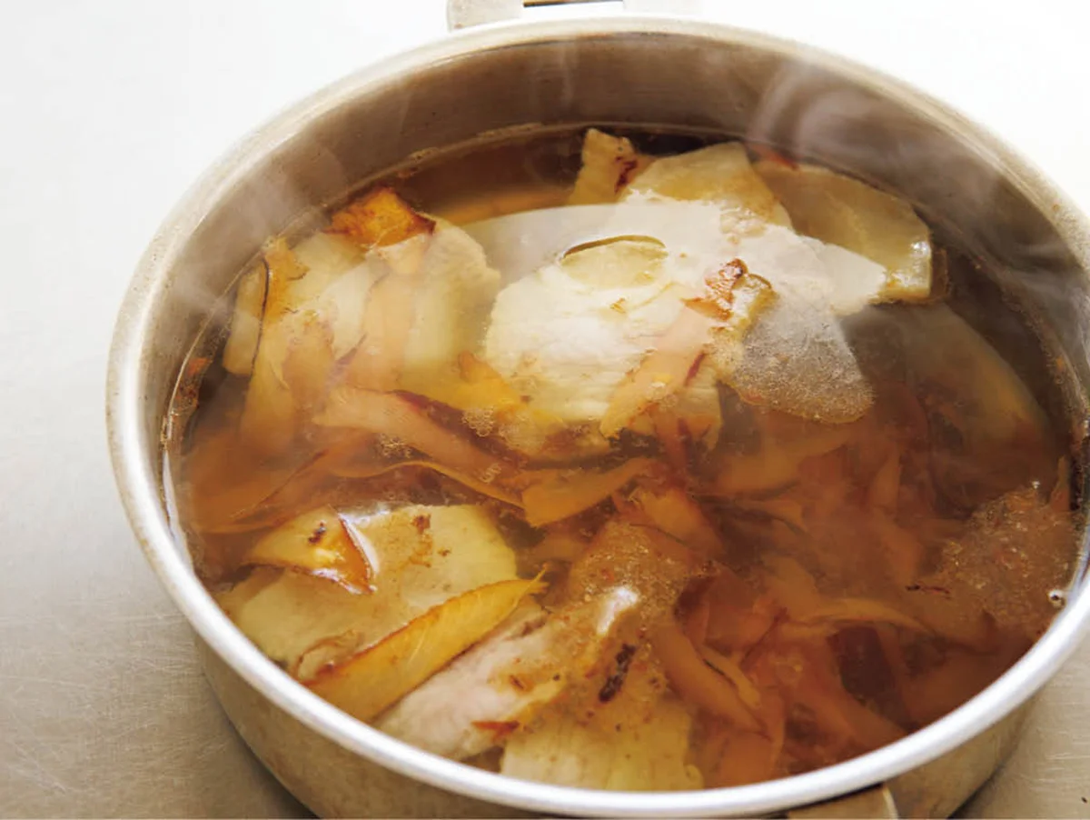 長尾智子さん流・沖縄の菜飯のレシピで、かつお節のだしをたっぷりとる