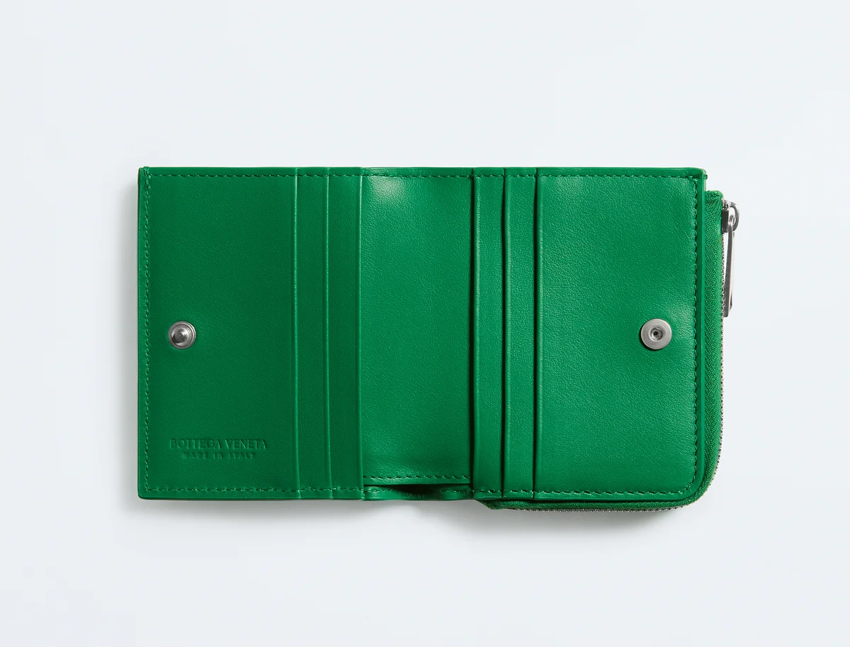 ボッテガ・ヴェネタ「イントレチャート スタンプ 二つ折りウォレット」の中身