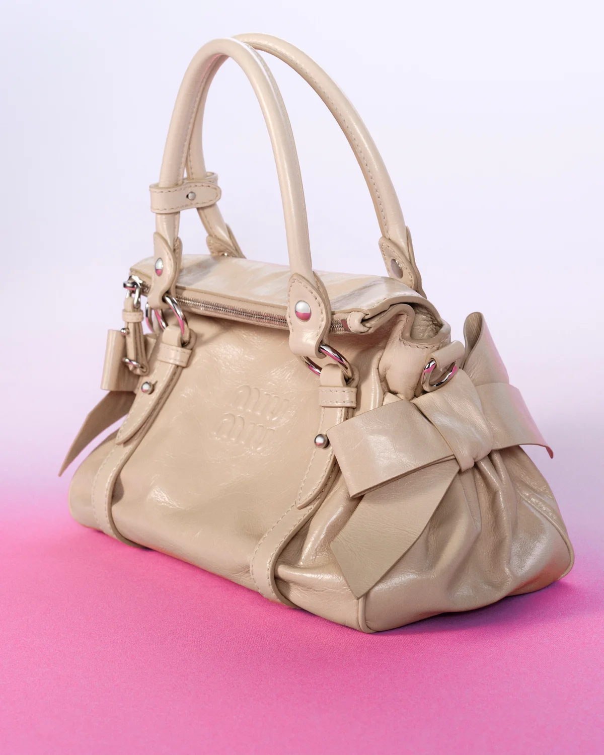 「ミュウミュウ マニフェスト」 ポップアップストアのアイテム、バッグ「リボン」